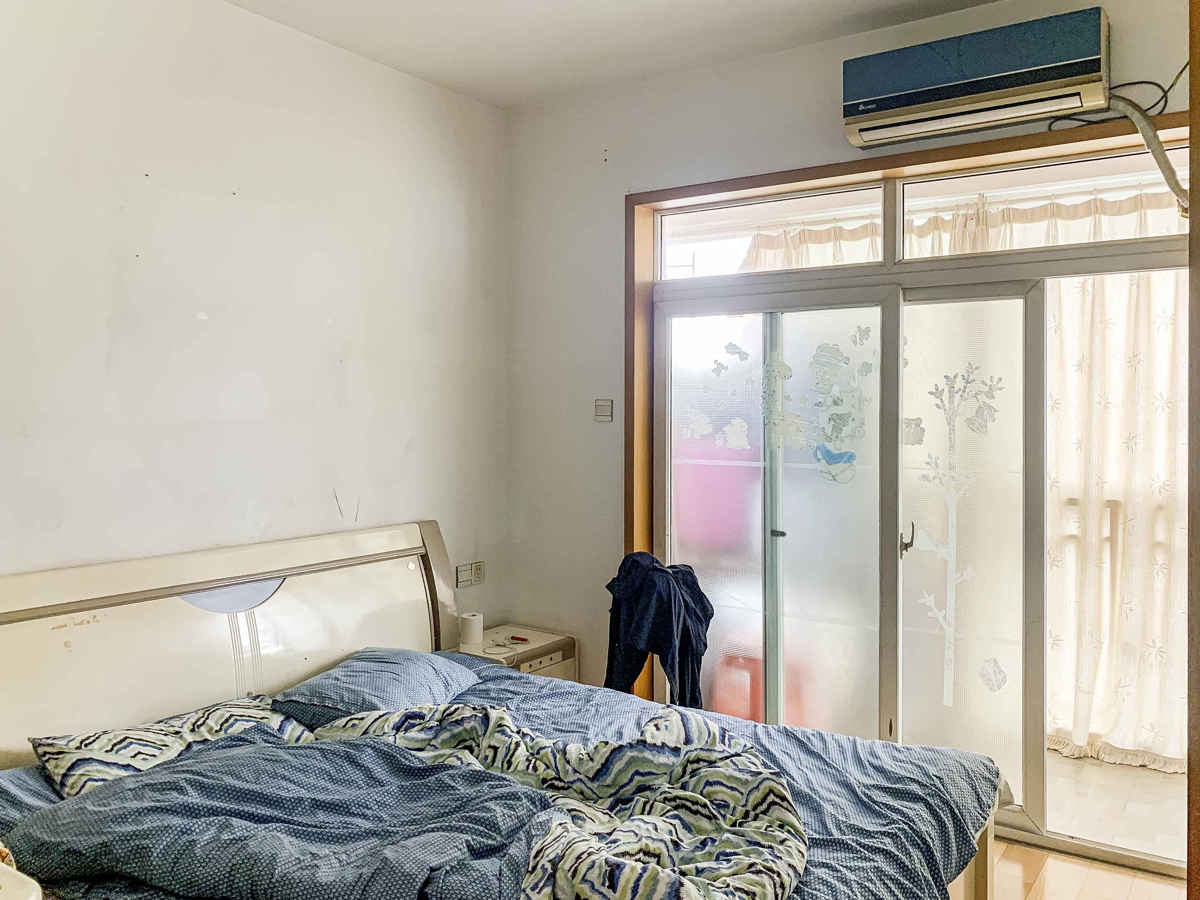 天剑华城 2室2厅1卫 65.0万 天剑华城 2室2厅1卫 65.0万卧室