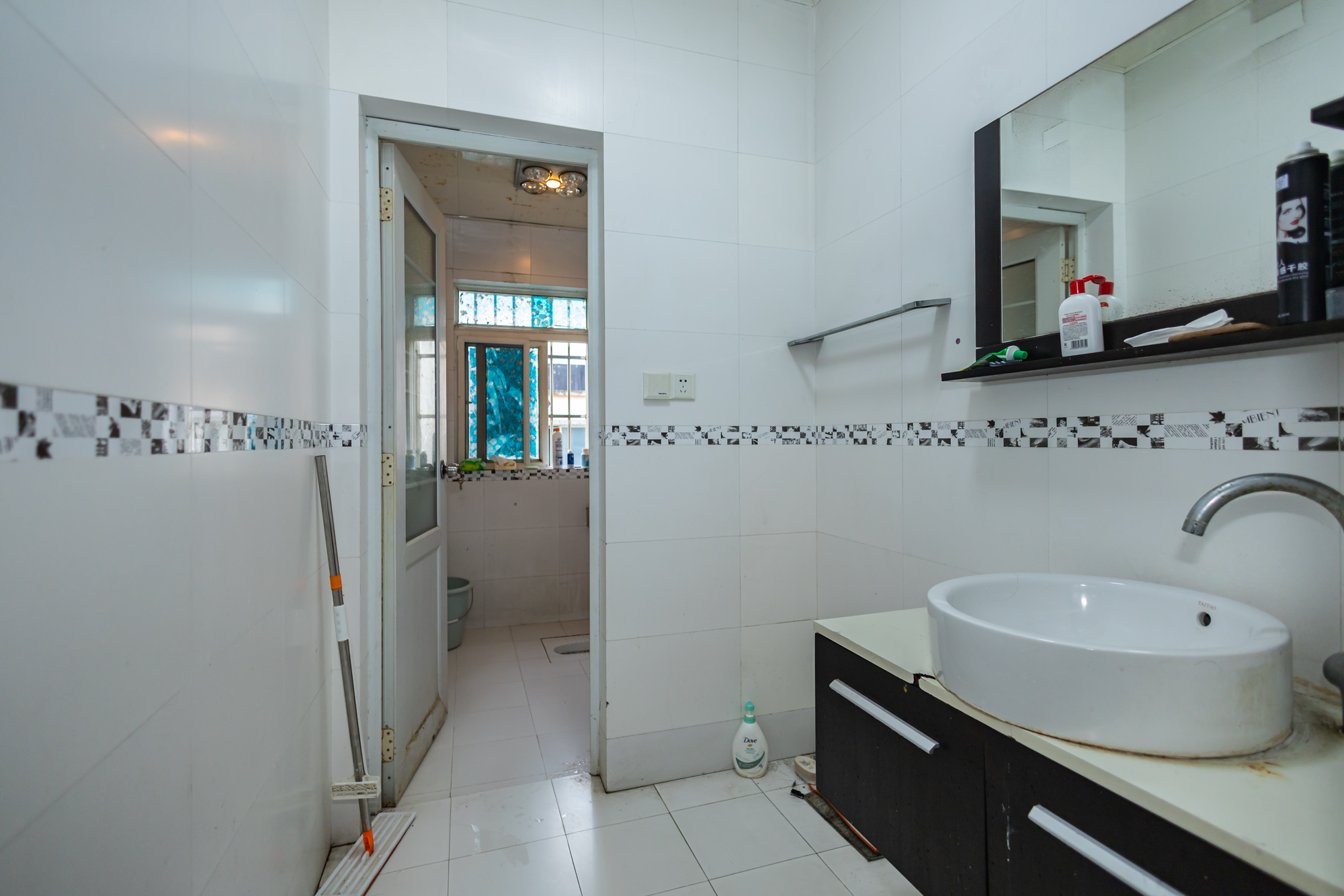 金岸教师公寓 4室2厅2卫 62.79万 金岸教师公寓 4室2厅2卫 62.79万卫生间