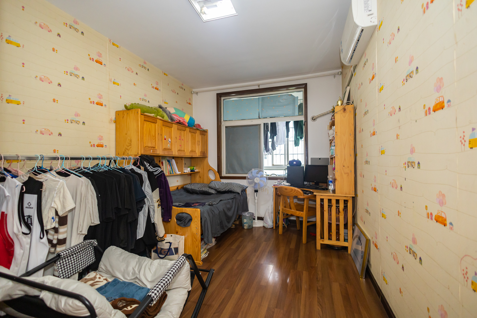 金岸教师公寓 4室2厅2卫 62.79万 金岸教师公寓 4室2厅2卫 62.79万卧室