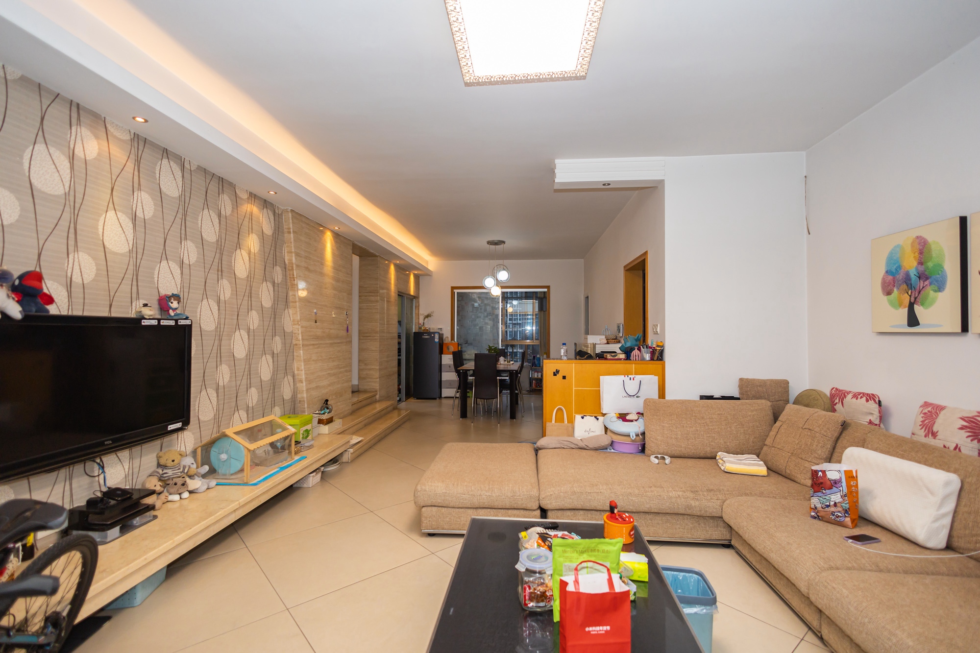 阳光紫薇园  4室2厅3卫    118.0万 阳光紫薇园  4室2厅3卫    118.0万客厅