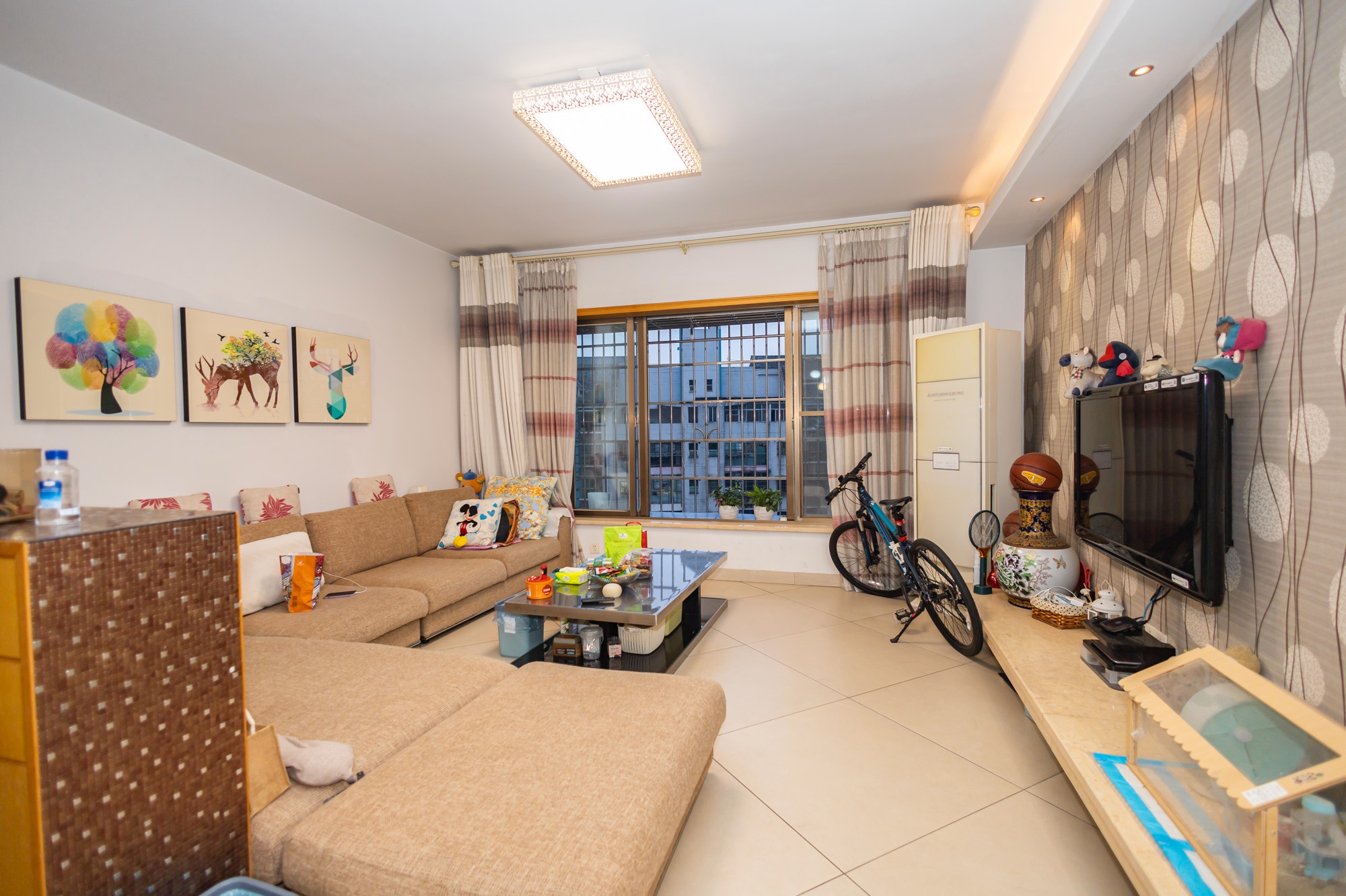 阳光紫薇园  4室2厅3卫    118.0万 阳光紫薇园  4室2厅3卫    118.0万客厅