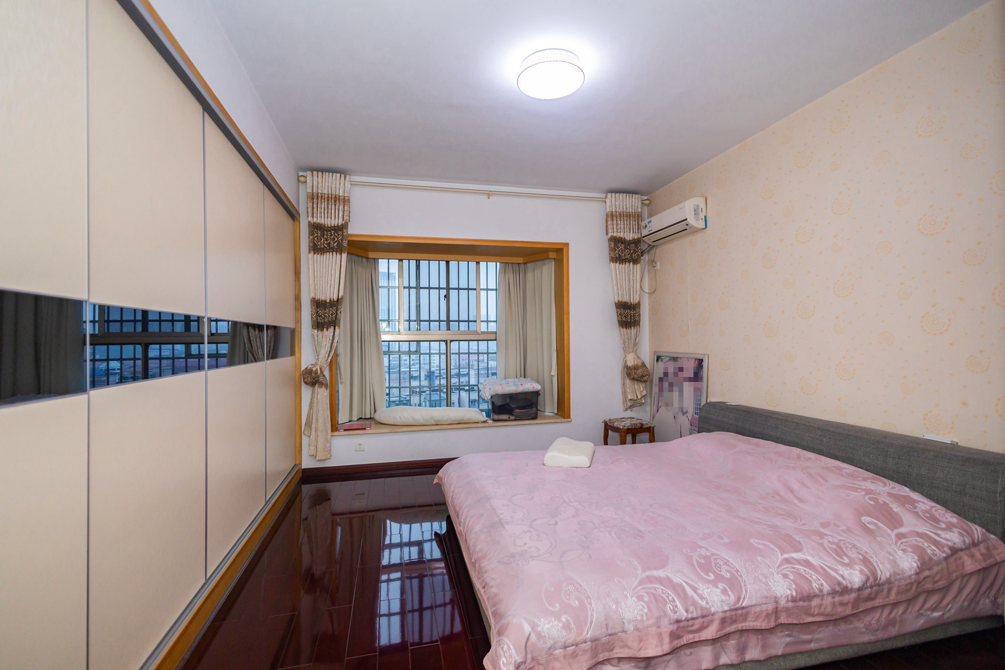 阳光紫薇园  4室2厅3卫    118.0万 阳光紫薇园  4室2厅3卫    118.0万卧室