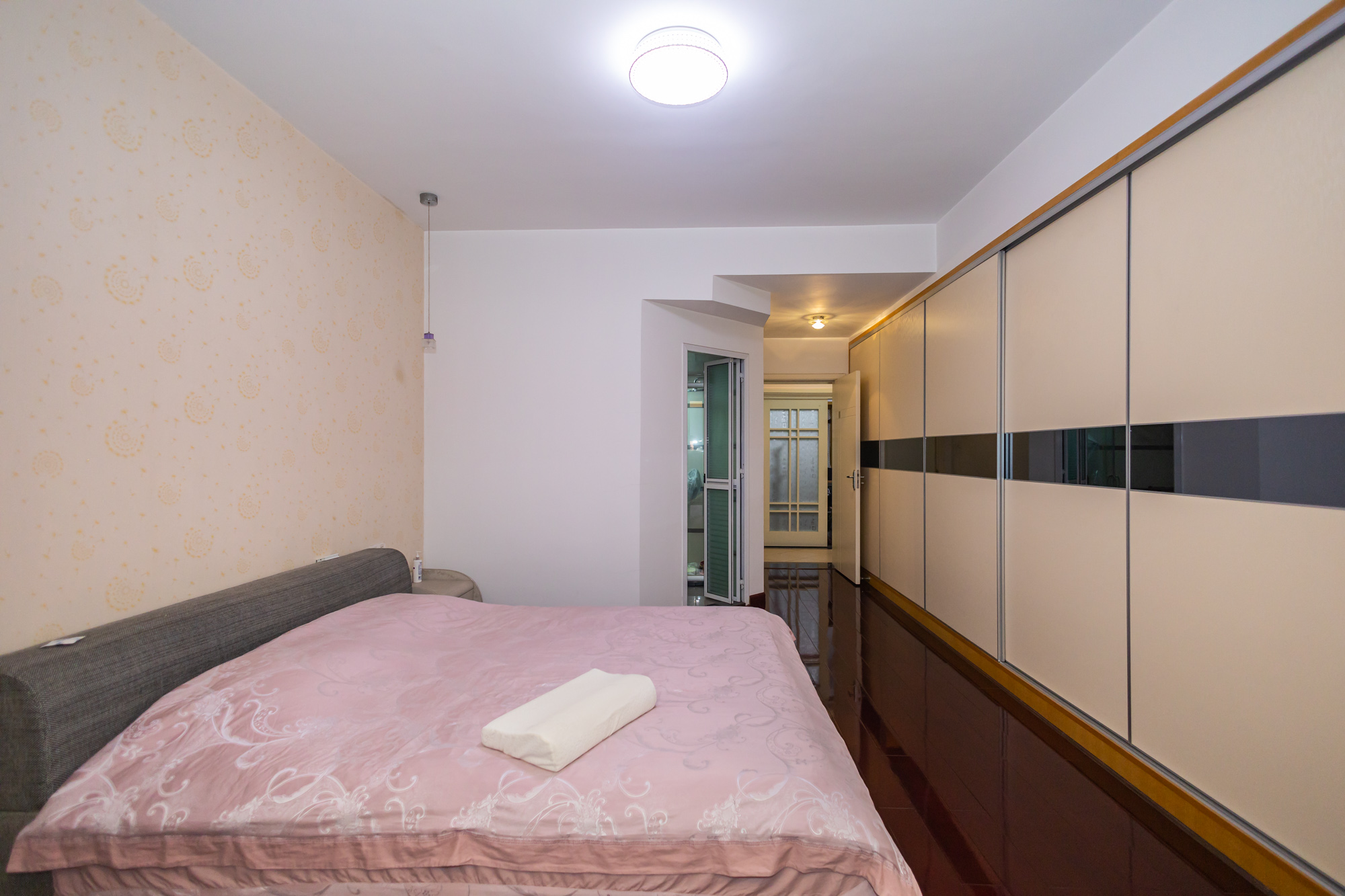 阳光紫薇园  4室2厅3卫    118.0万 阳光紫薇园  4室2厅3卫    118.0万卧室