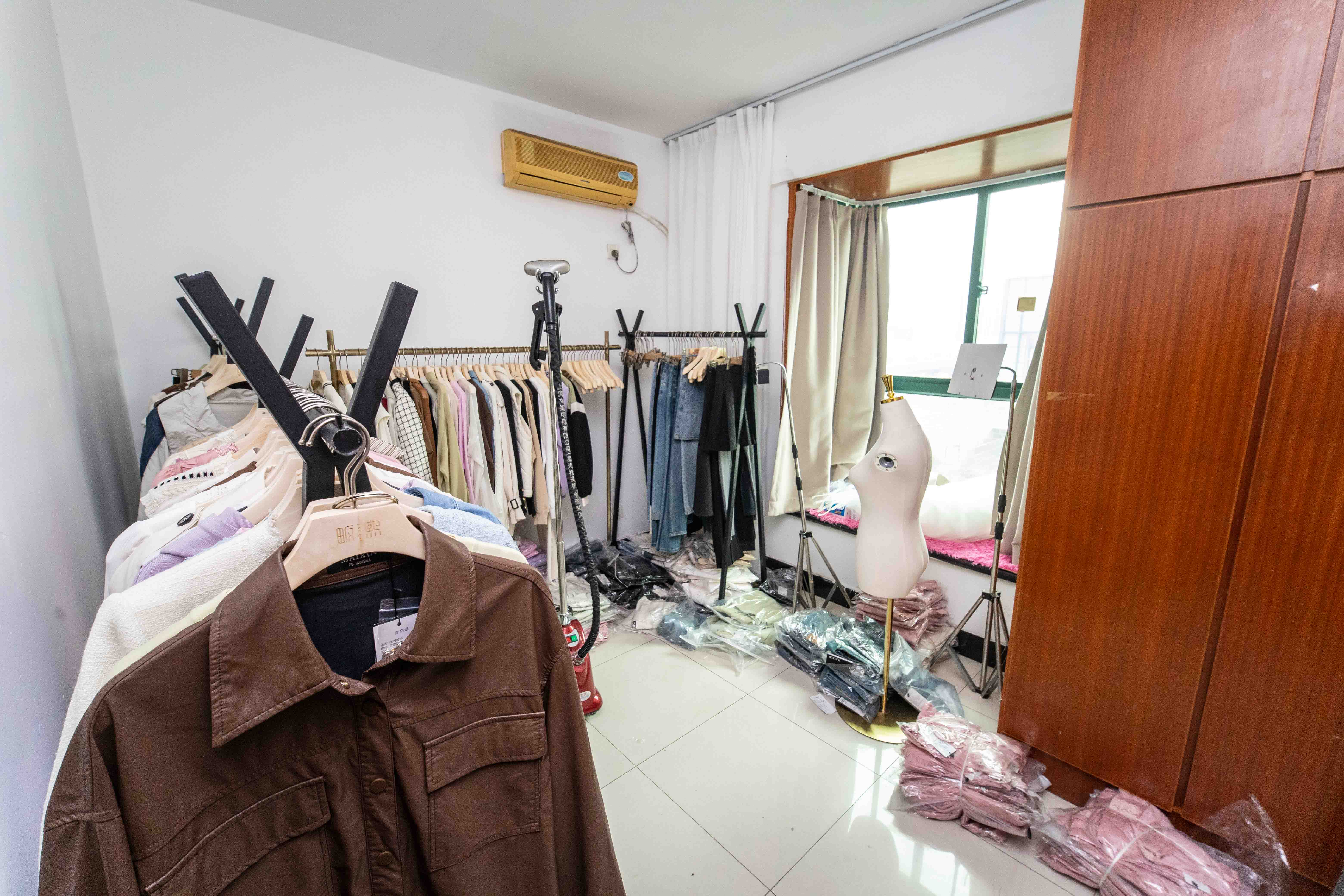 高桥财富大厦  1室1厅1卫   38.00万卧室