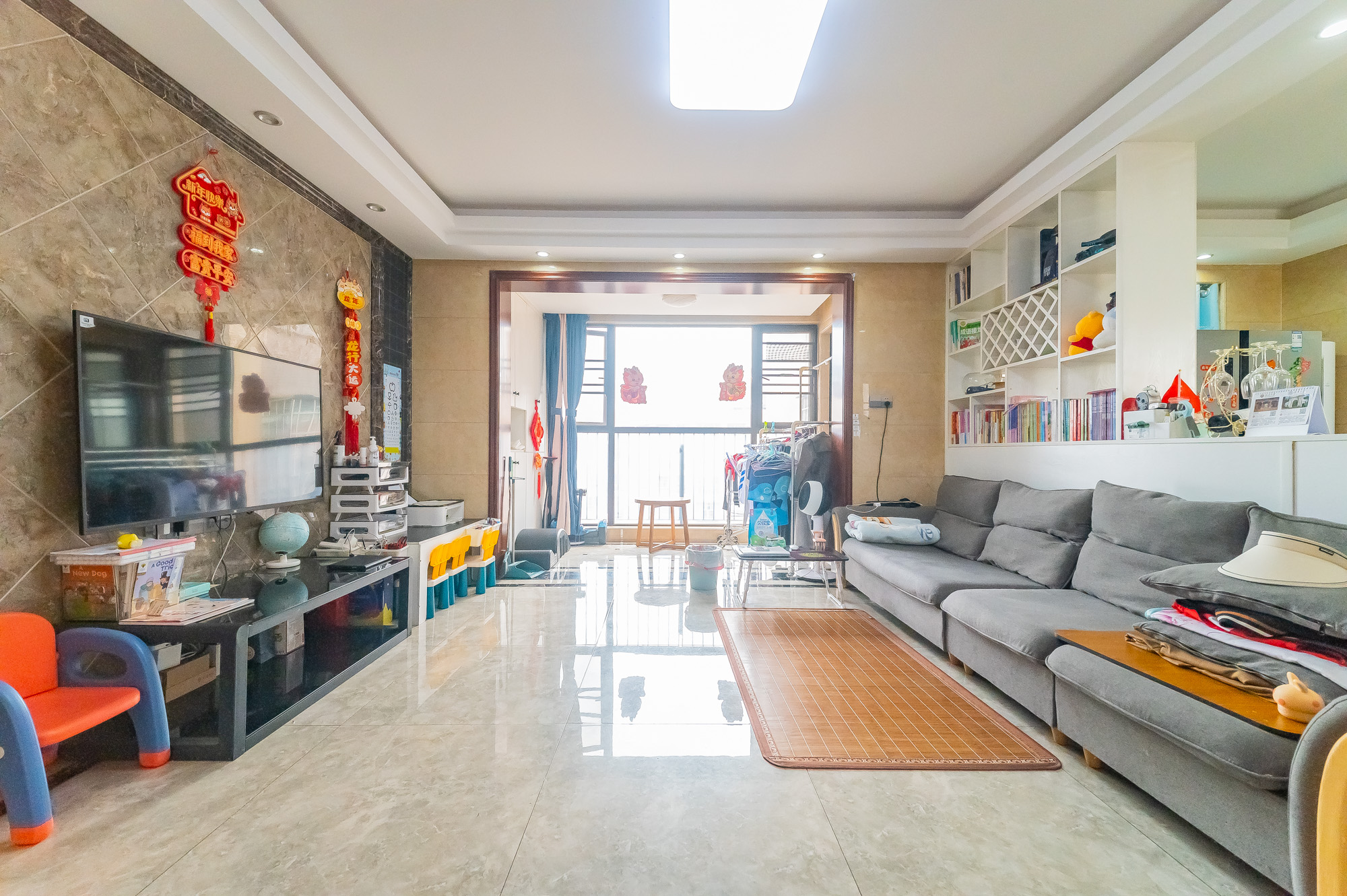 华润凤凰城三期 3室2厅2卫 102.0万 华润凤凰城三期 3室2厅2卫 102.0万客厅