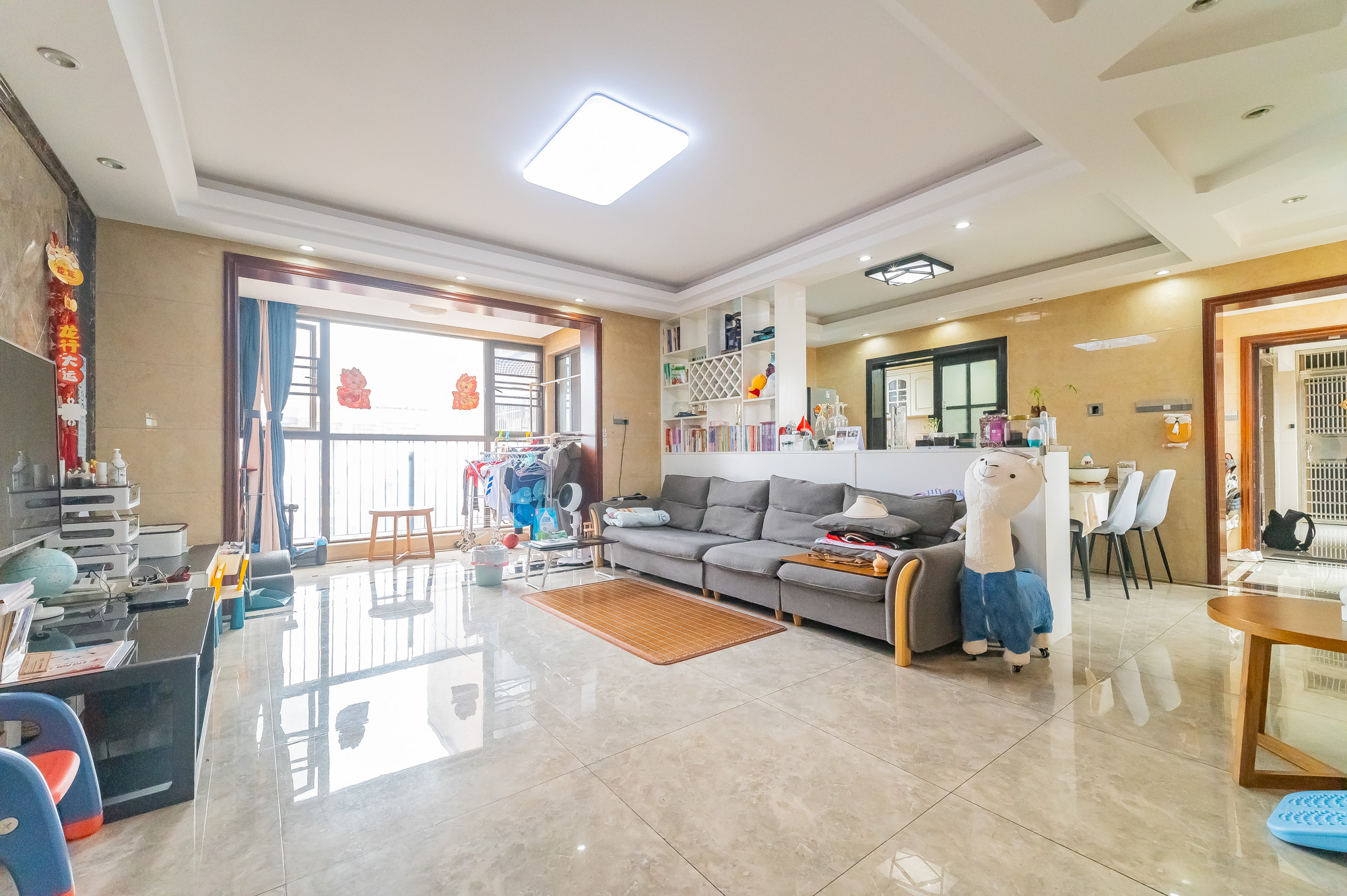 华润凤凰城三期 3室2厅2卫 102.0万 华润凤凰城三期 3室2厅2卫 102.0万客厅