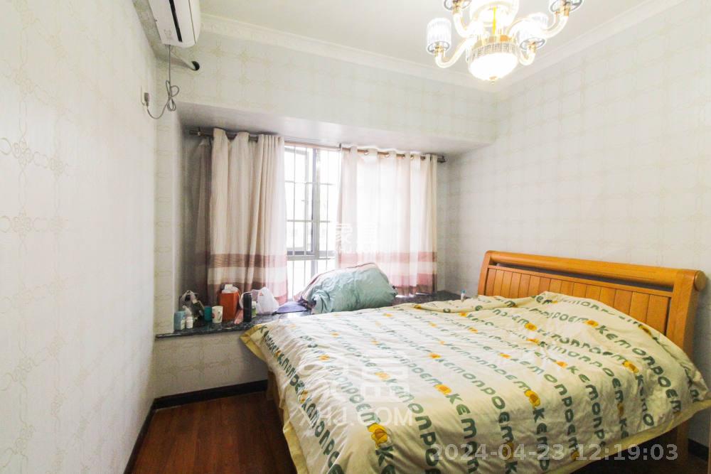 上海城小区  4室2厅2卫   3000.00元/月室内图
