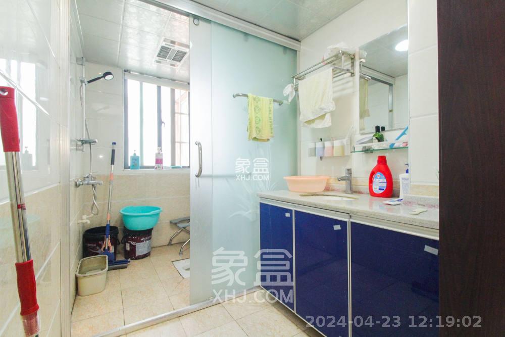 上海城小区  4室2厅2卫   3000.00元/月室内图