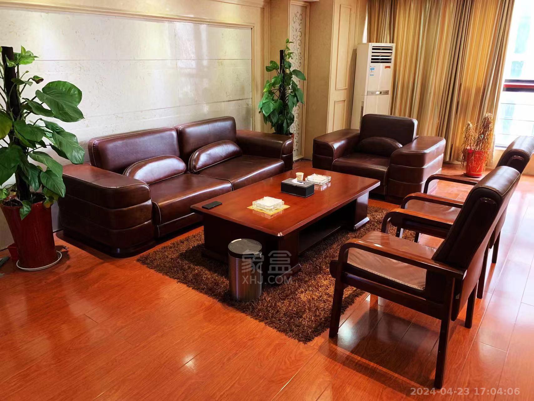 中央商业广场 1室1厅1卫 2500.00元/月 中央商业广场 1室1厅1卫 2500.00元/月户型图