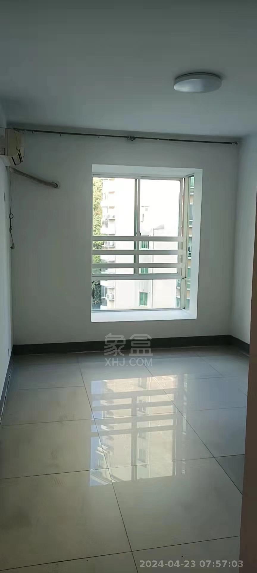 四季花园 3室2厅1卫 1800.00元/月 四季花园 3室2厅1卫 1800.00元/月室内图