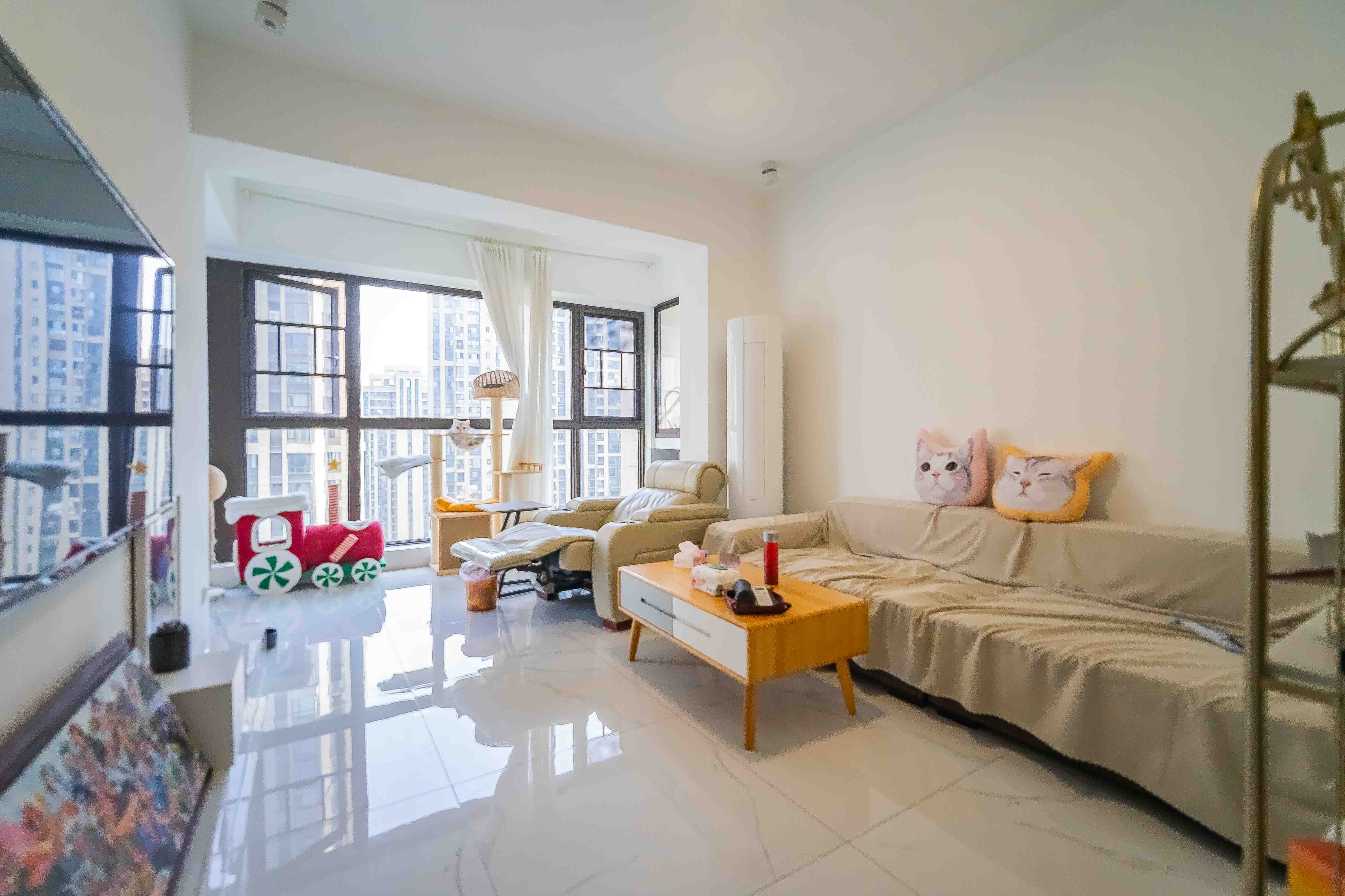 明昇壹城(明昇时代广场)二期 3室2厅2卫 210.0万 明昇壹城(明昇时代广场)二期 3室2厅2卫 210.0万客厅