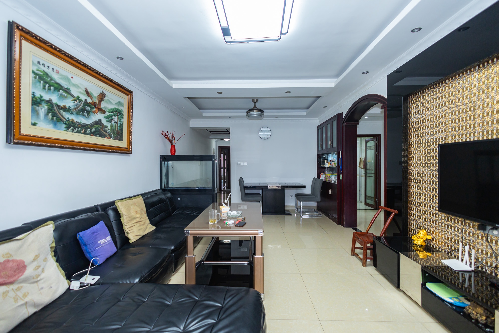 华润凤凰城二期 3室2厅1卫 66.8万 华润凤凰城二期 3室2厅1卫 66.8万客厅