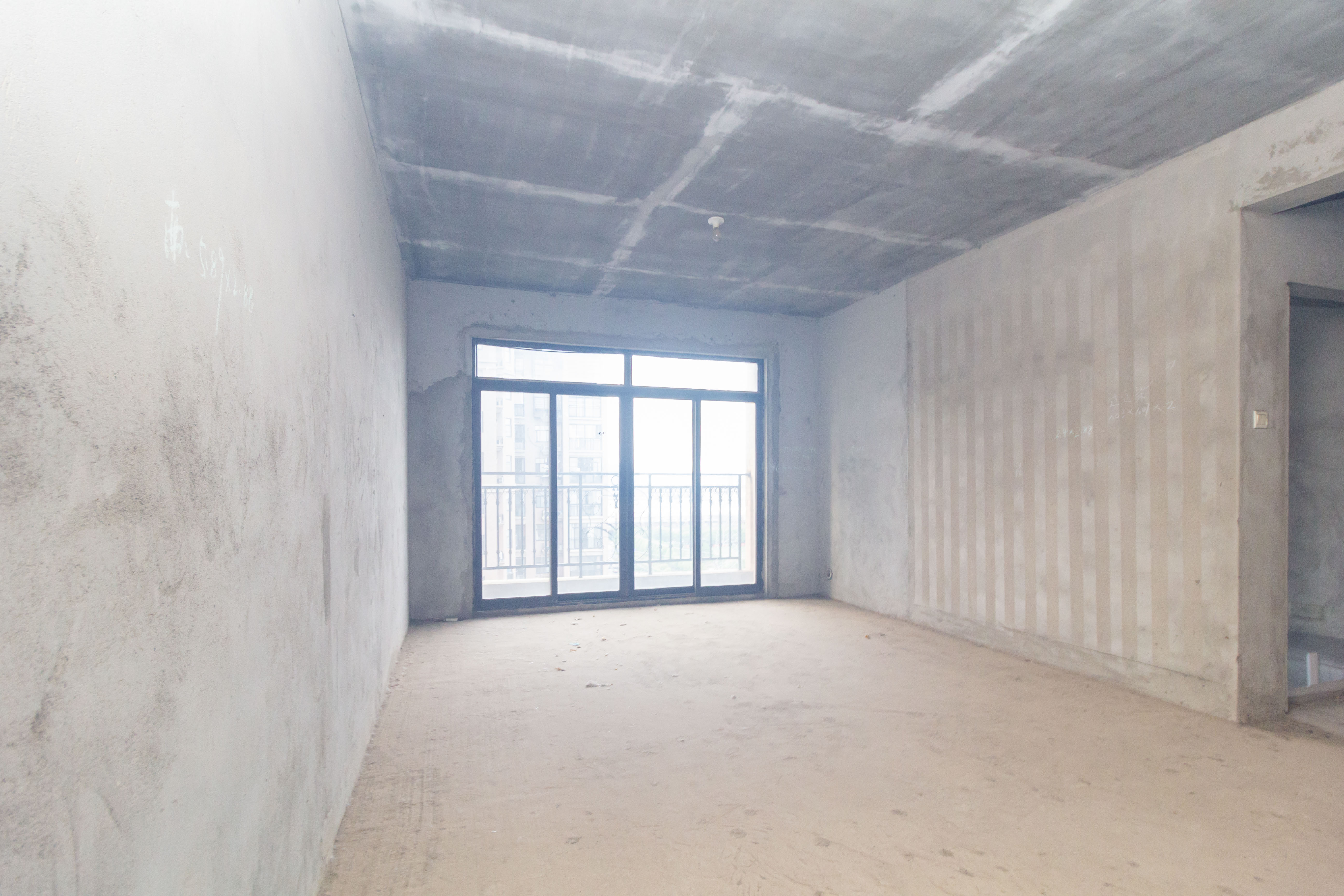 康桥长郡 4室2厅2卫 76.8万 康桥长郡 4室2厅2卫 76.8万客厅