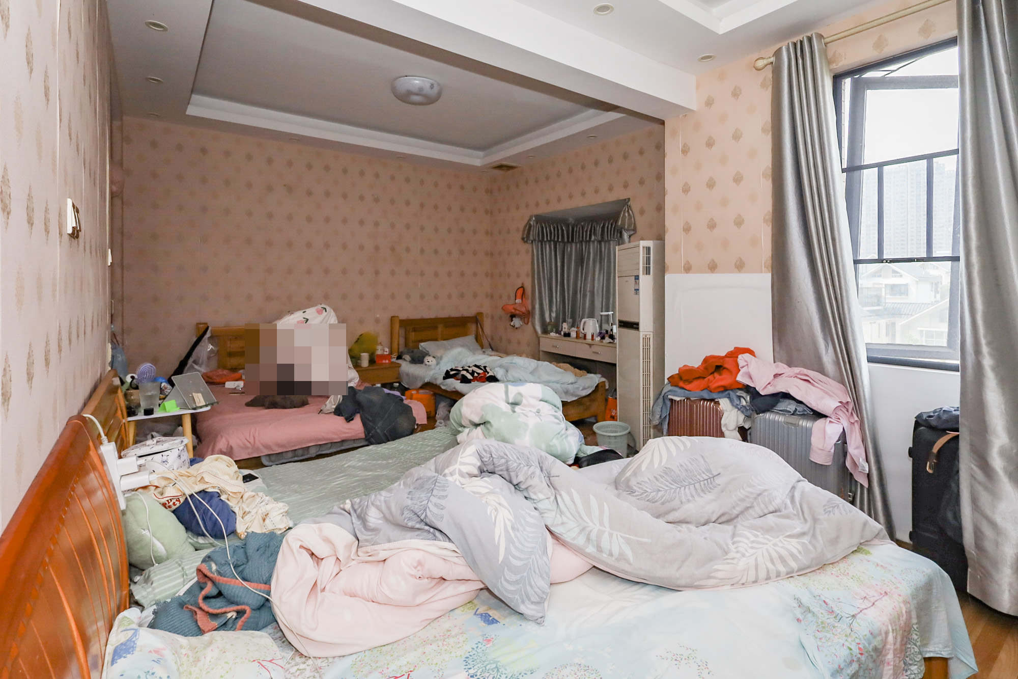 八方小区D区  4室2厅2卫   497.00万卧室