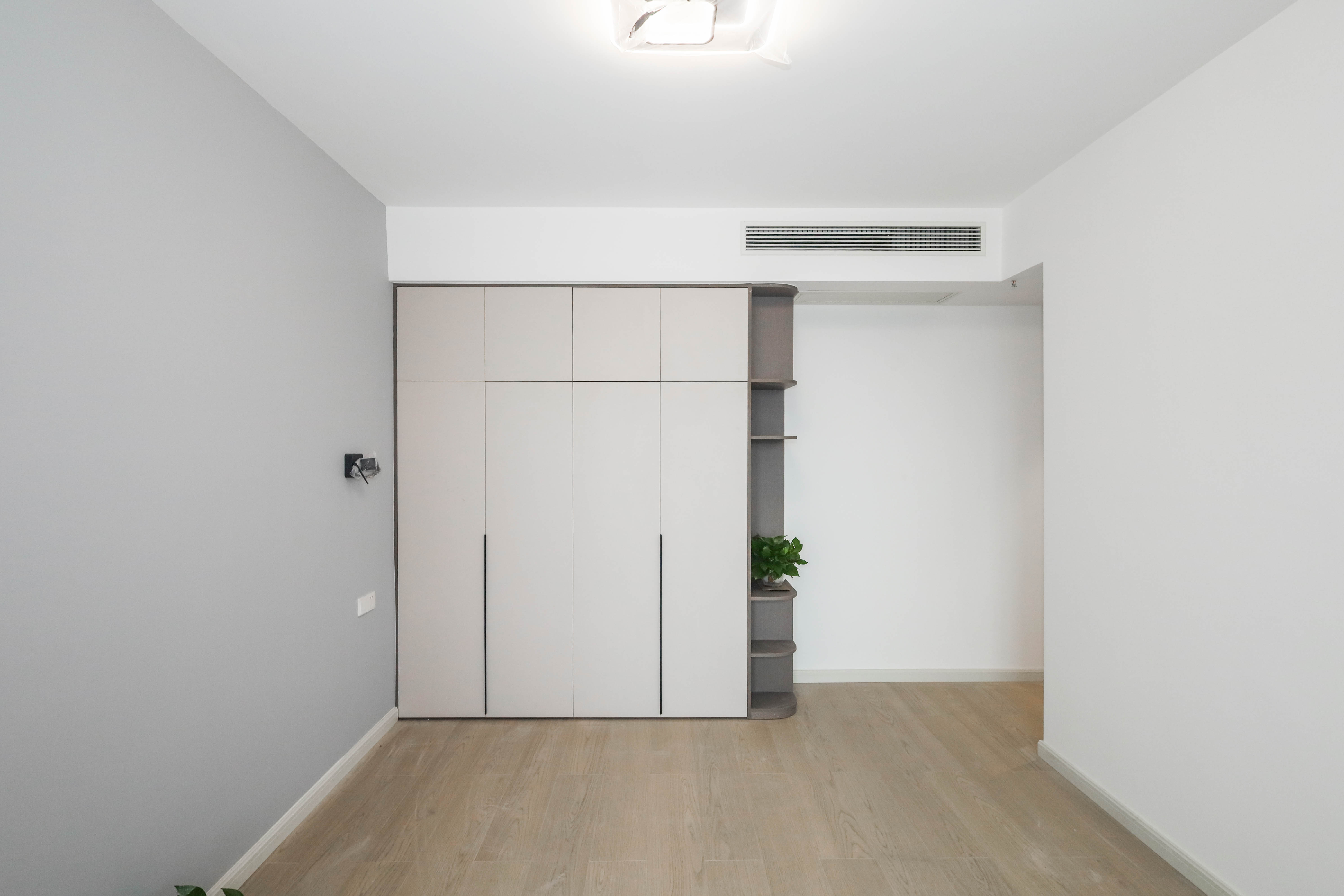 建发央著  4室2厅2卫   360.00万卧室