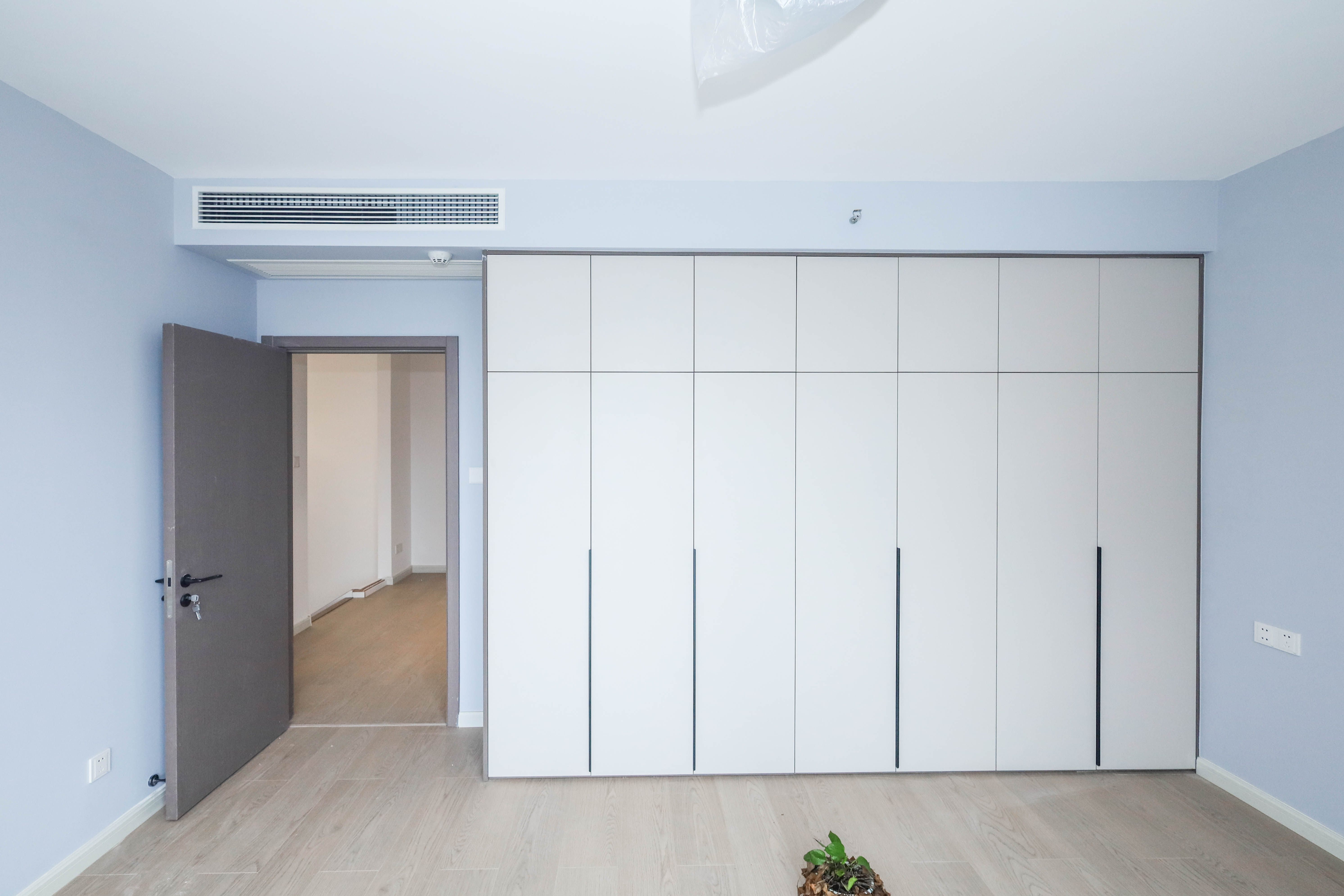 建发央著  4室2厅2卫   360.00万卧室