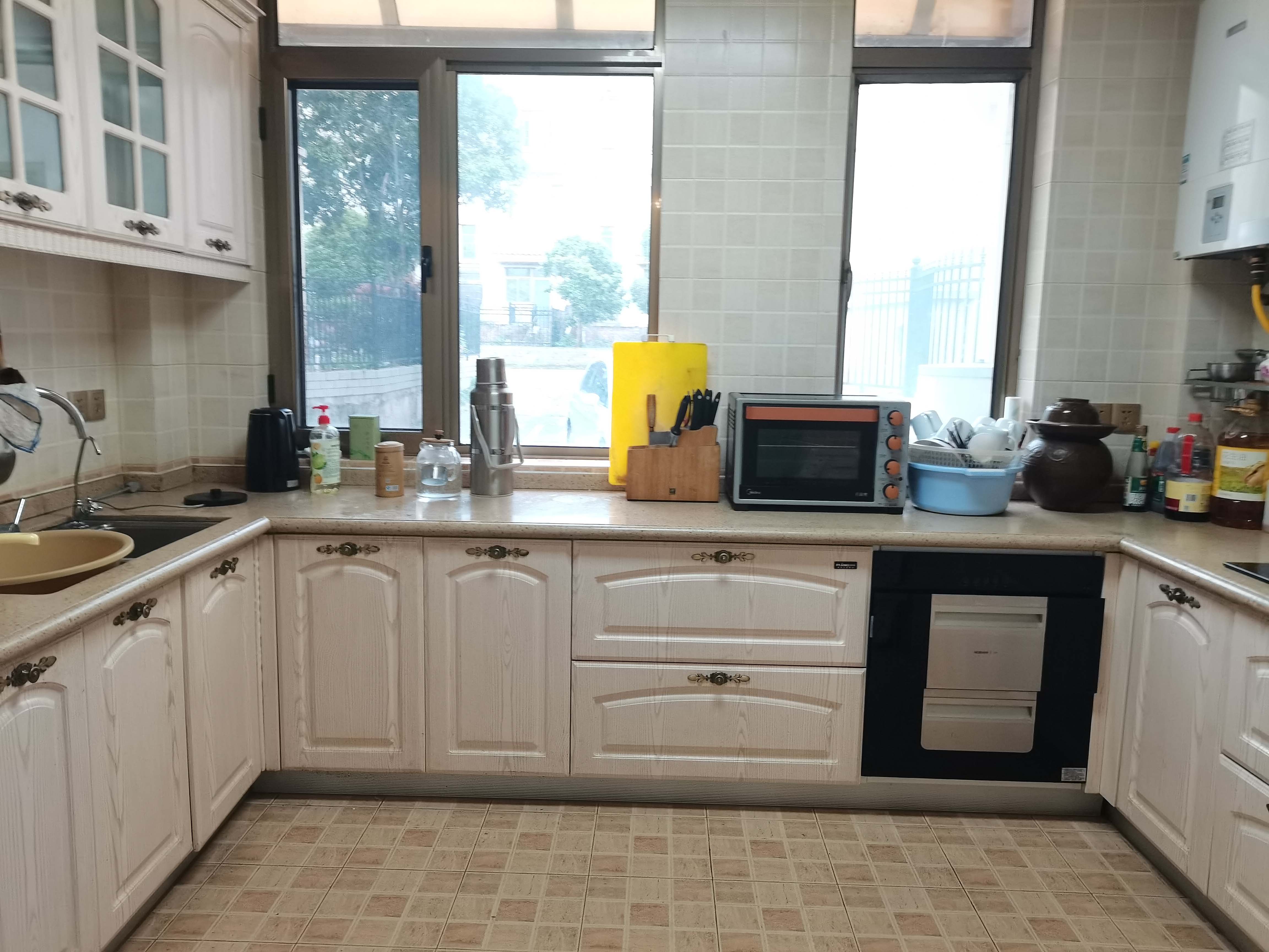 碧桂园山湖城 5室2厅3卫 368.80万 碧桂园山湖城 5室2厅3卫 368.80万厨房