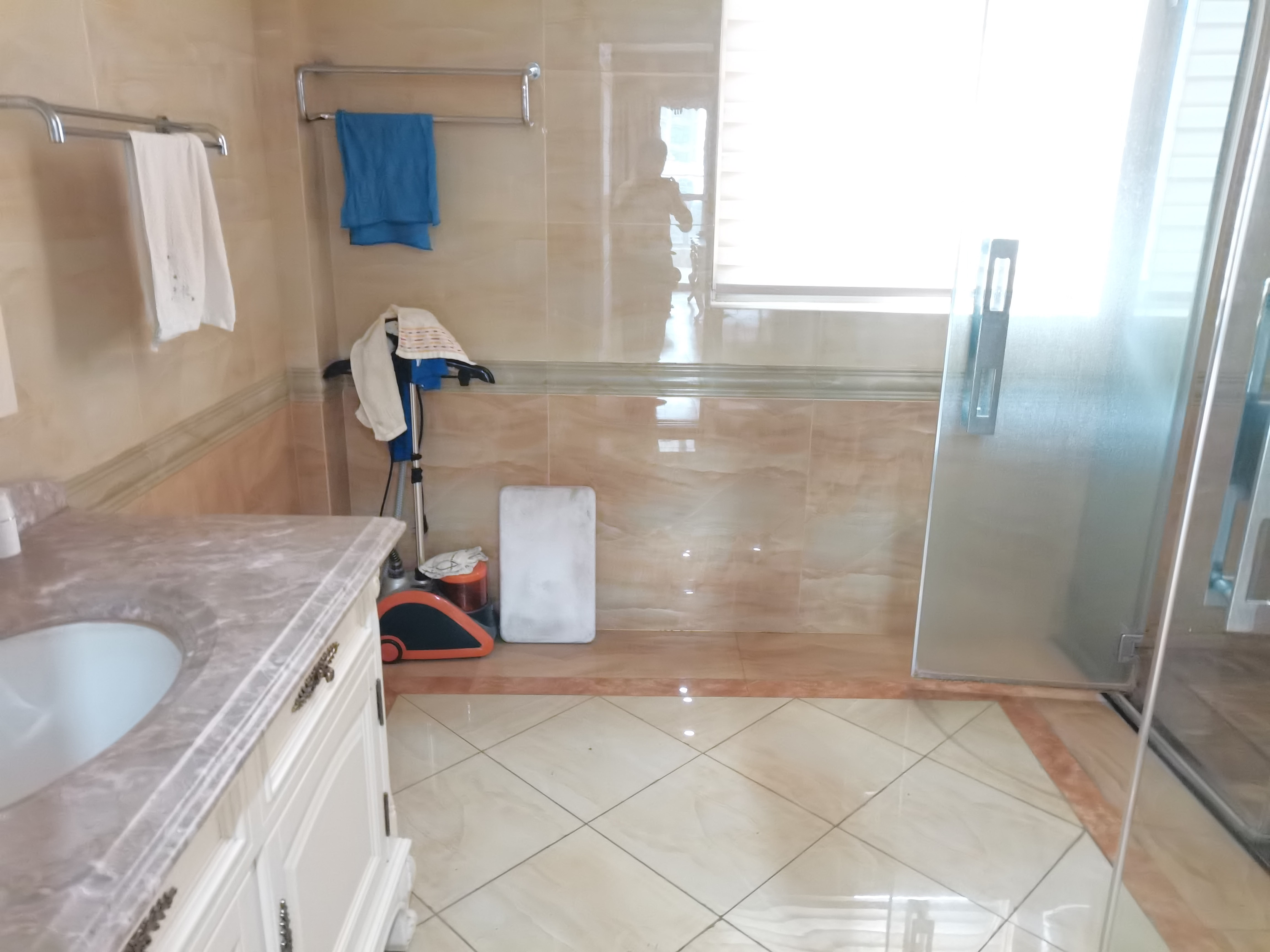 碧桂园山湖城 5室2厅3卫 368.80万 碧桂园山湖城 5室2厅3卫 368.80万卫生间