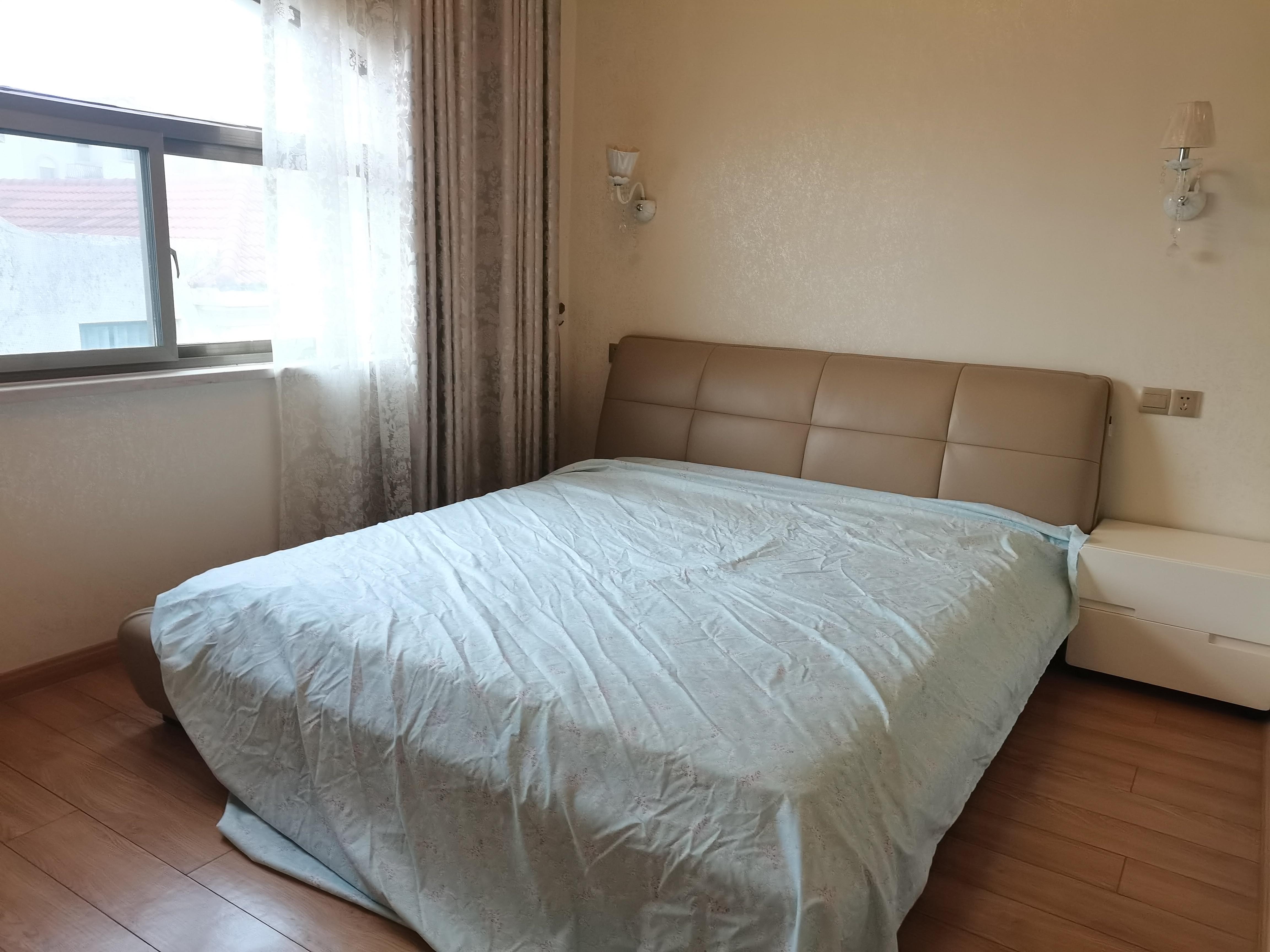 碧桂园山湖城 5室2厅3卫 368.80万 碧桂园山湖城 5室2厅3卫 368.80万卧室