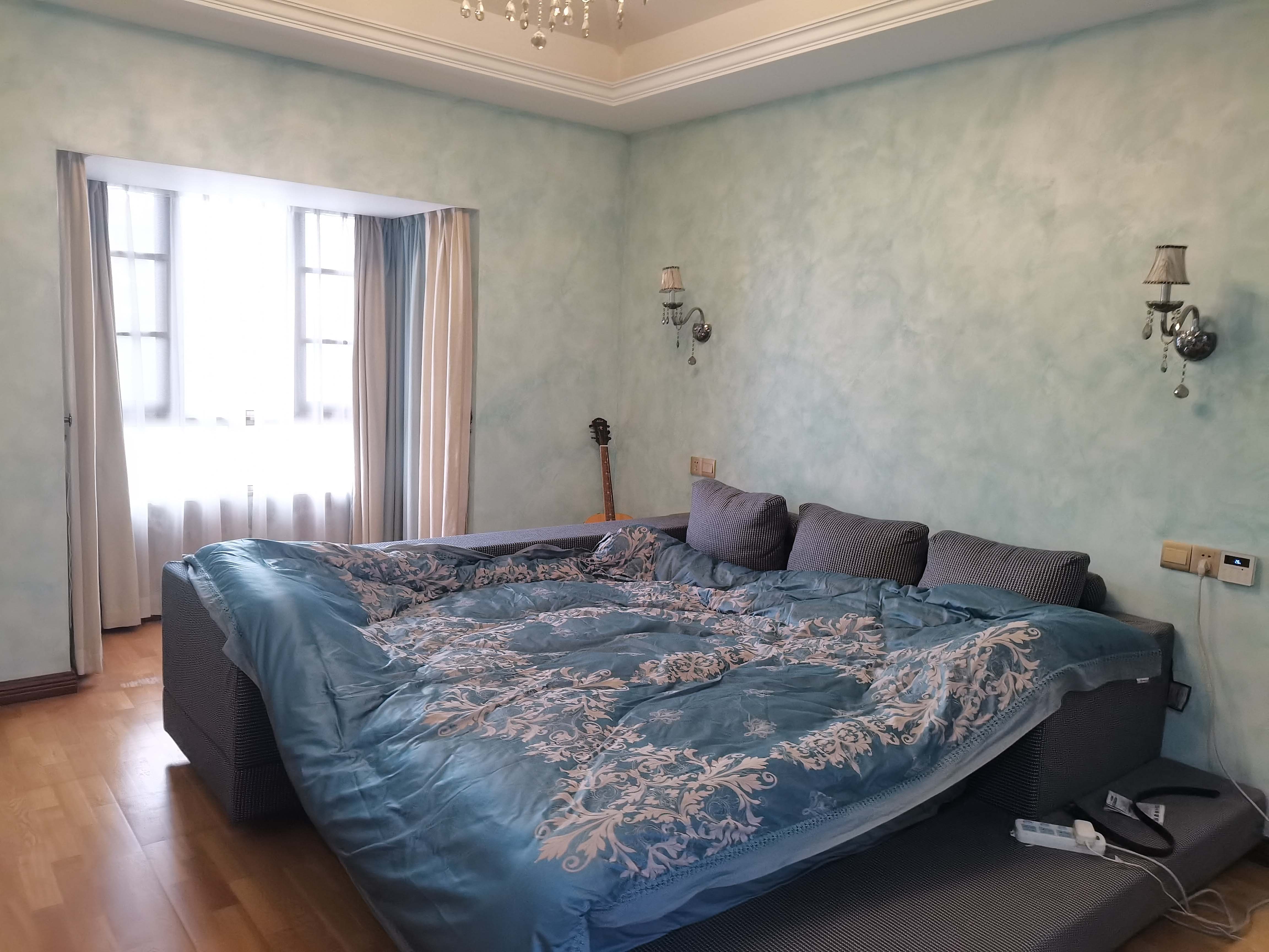 碧桂园山湖城 5室2厅3卫 368.80万 碧桂园山湖城 5室2厅3卫 368.80万卧室