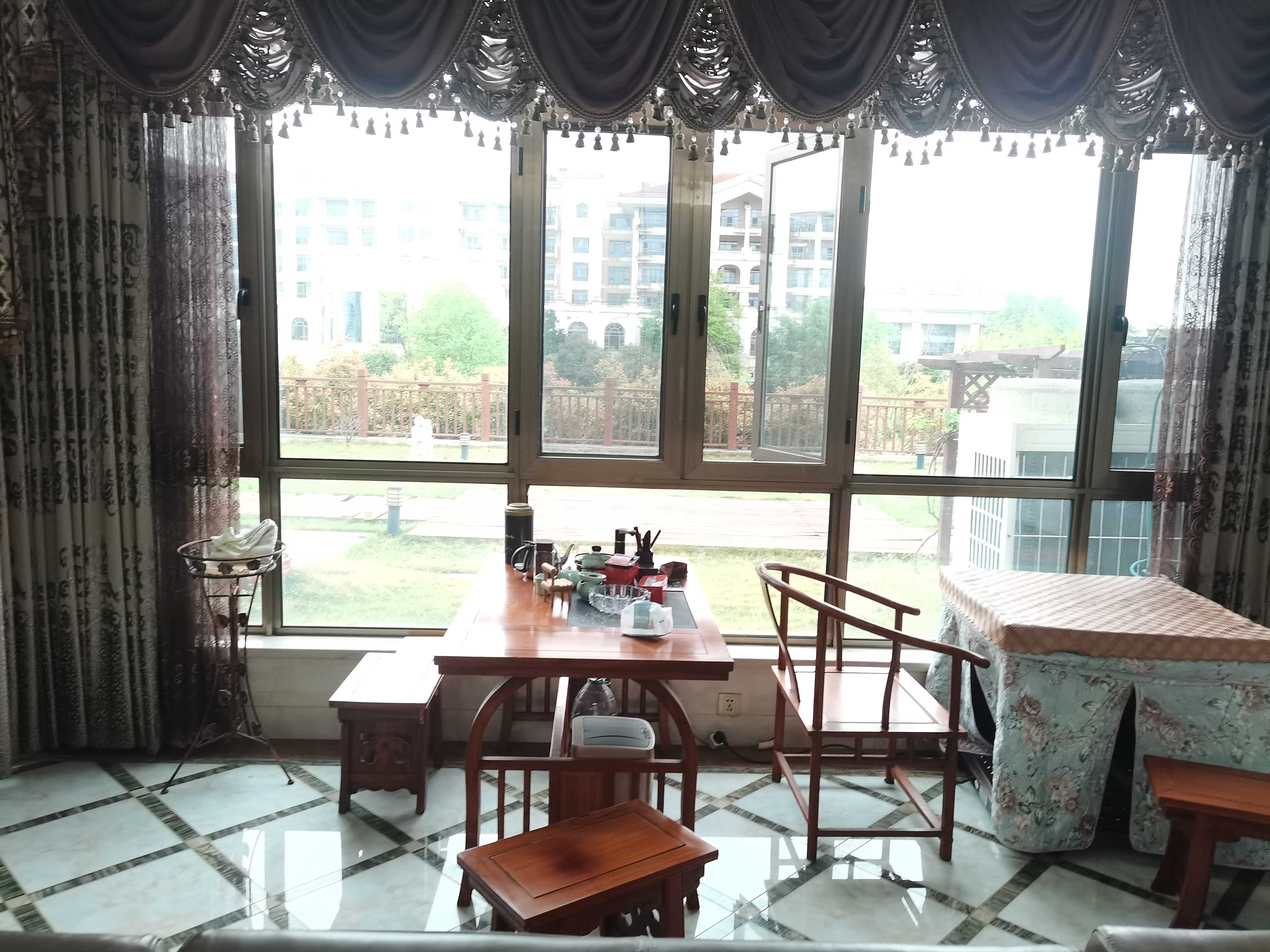 碧桂园山湖城 5室2厅3卫 368.80万 碧桂园山湖城 5室2厅3卫 368.80万阳台