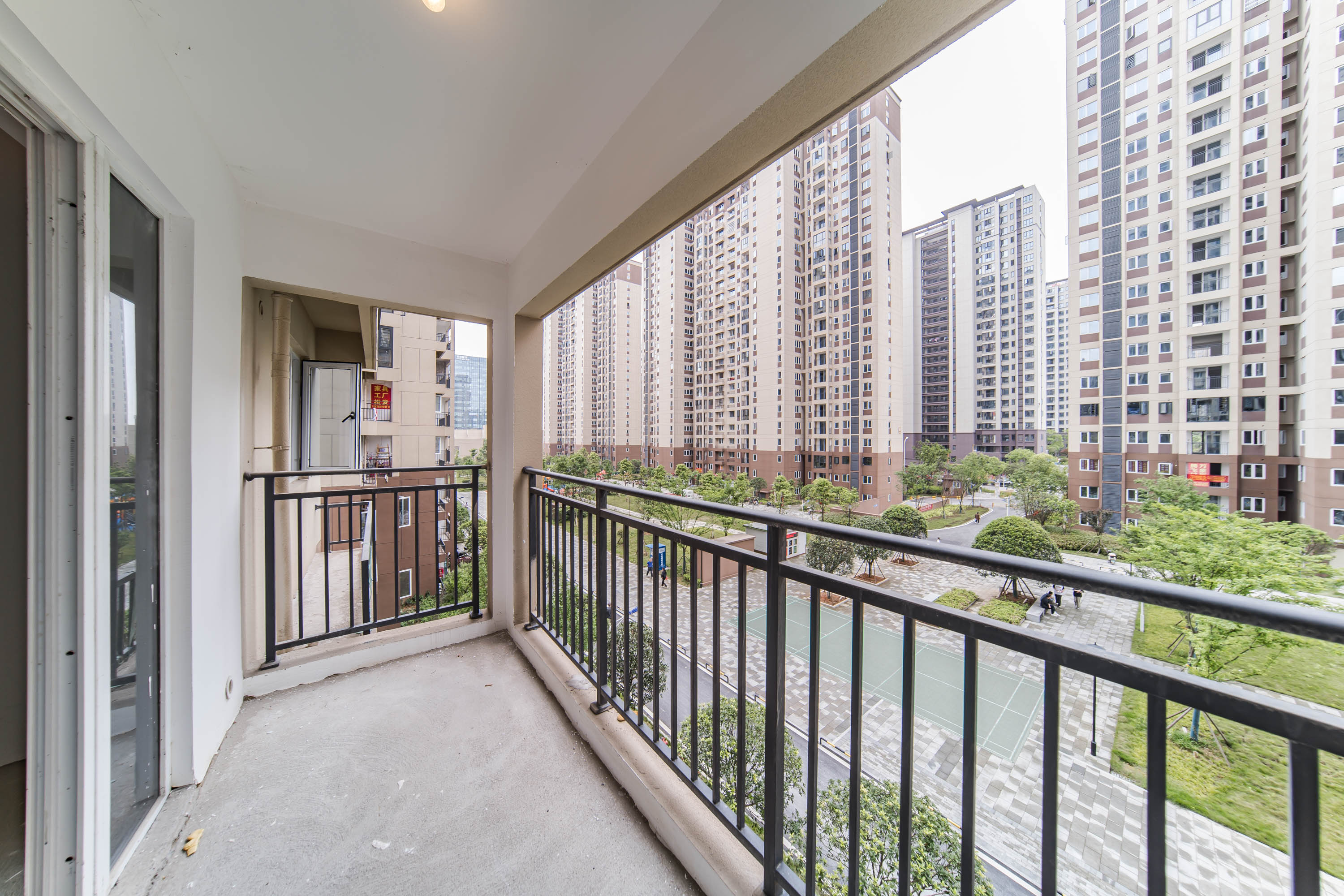文景家园  3室2厅2卫   90.00万阳台