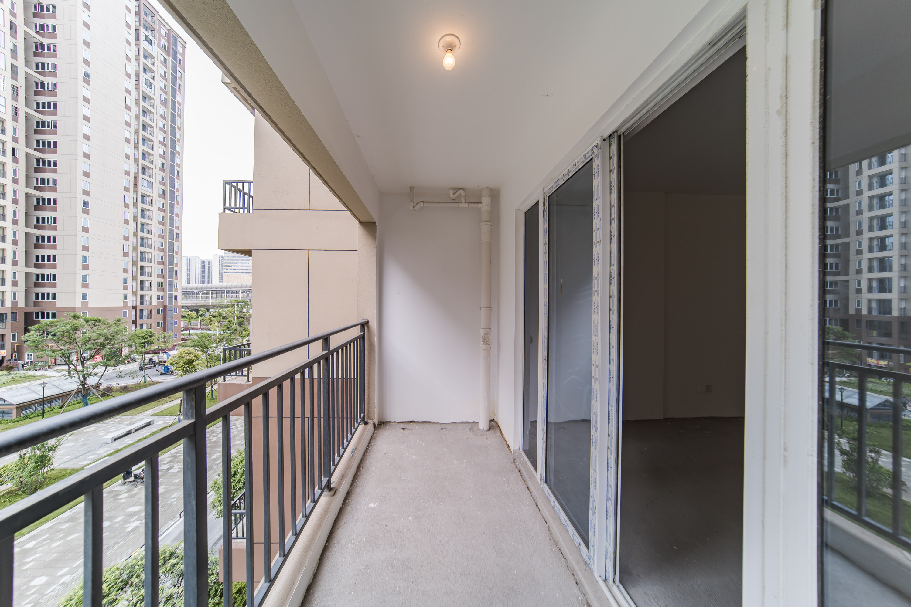 文景家园  3室2厅2卫   90.00万阳台