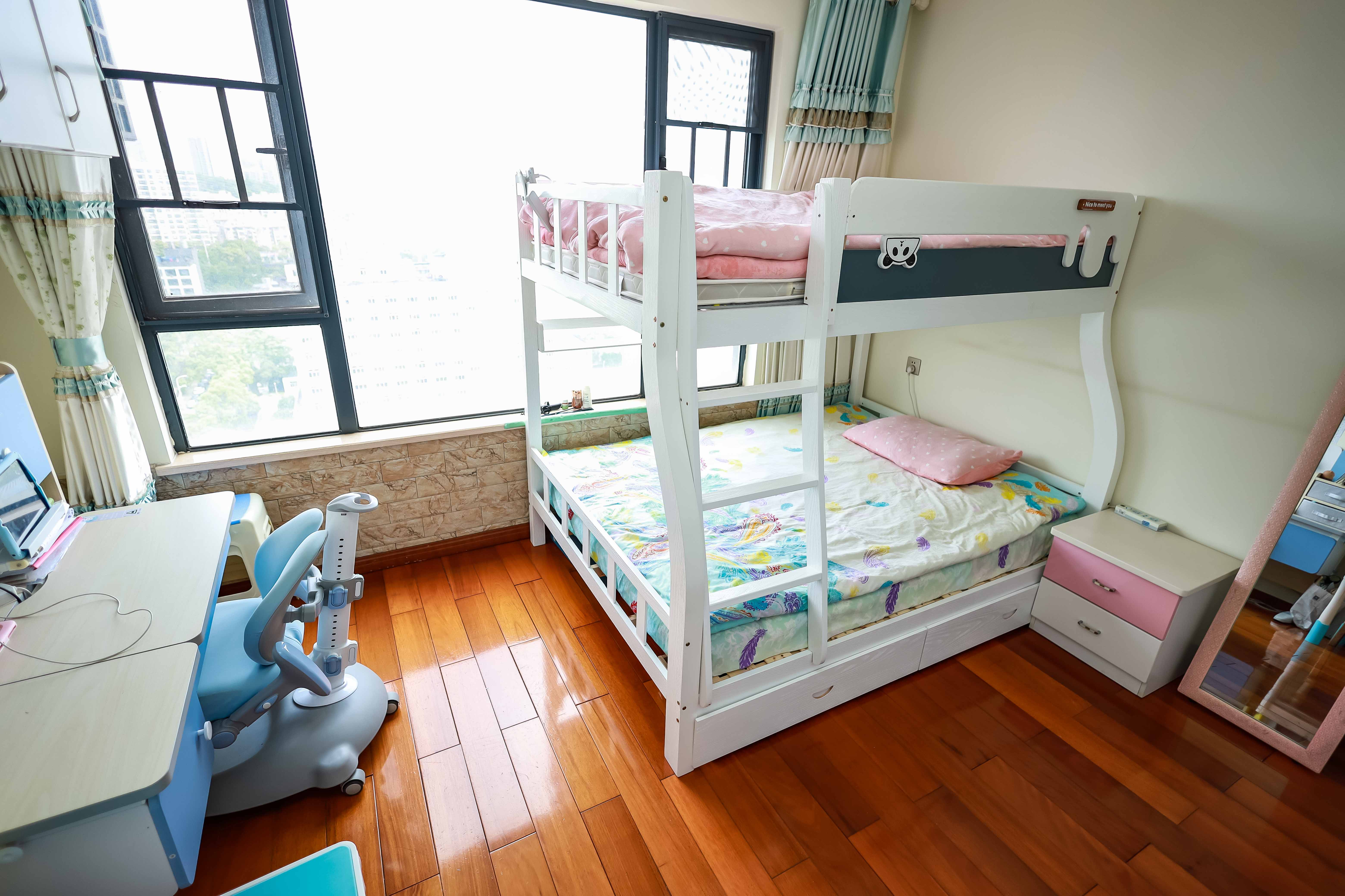 长房时代城  3室2厅1卫   125.00万卧室