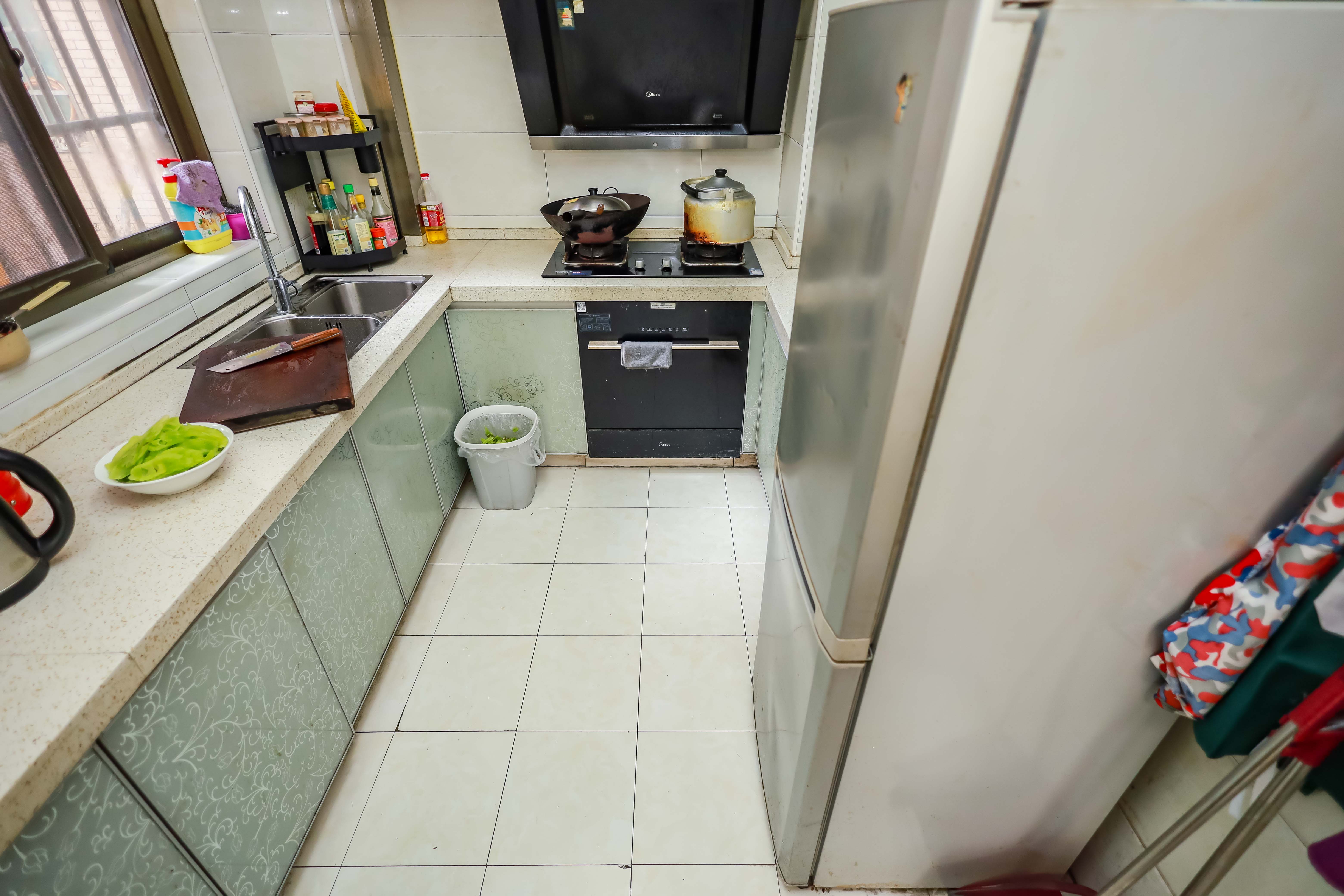 华龙家园（和泰家园）  2室2厅1卫    59.8万厨房