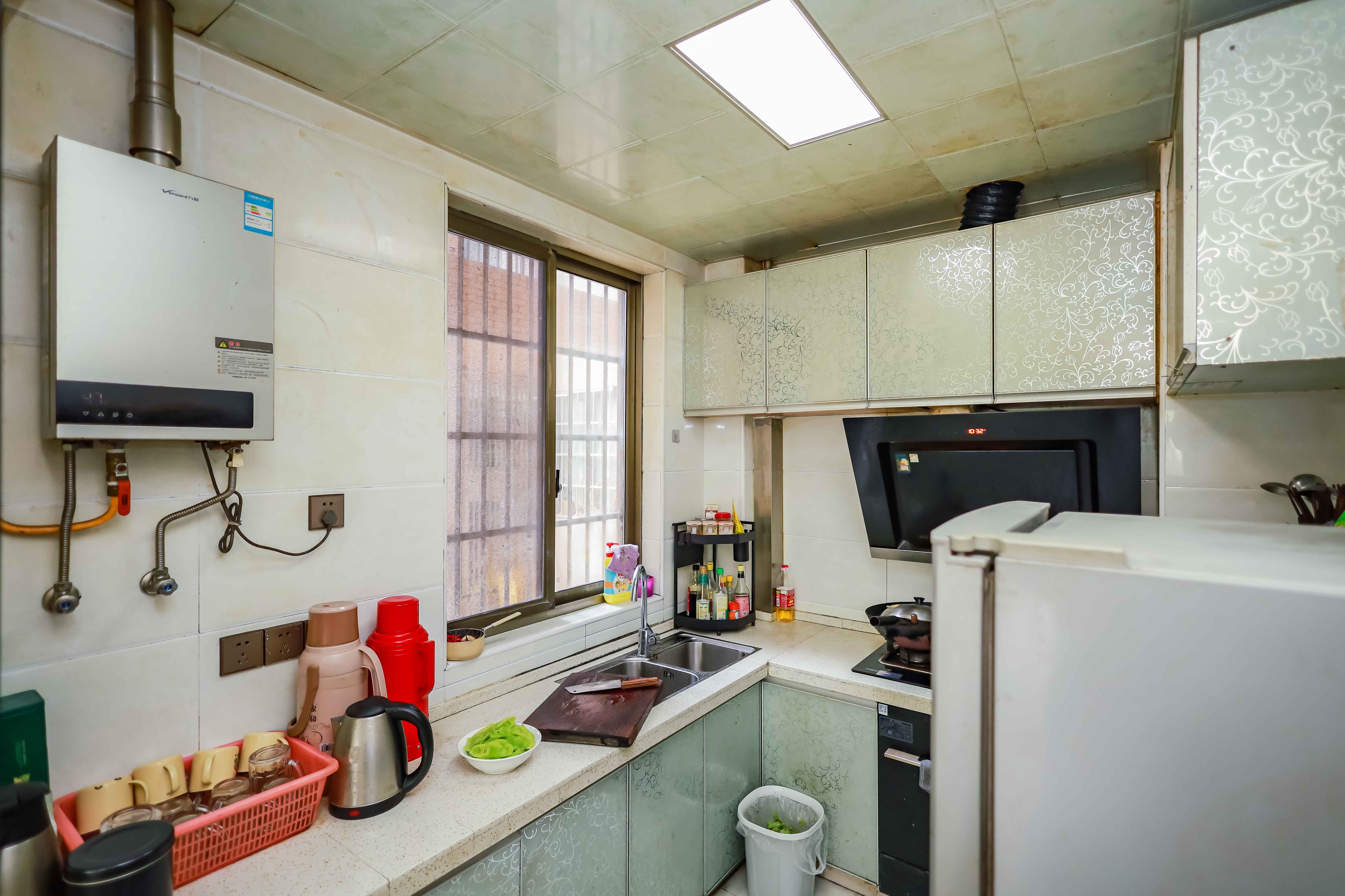 华龙家园（和泰家园）  2室2厅1卫    59.8万厨房