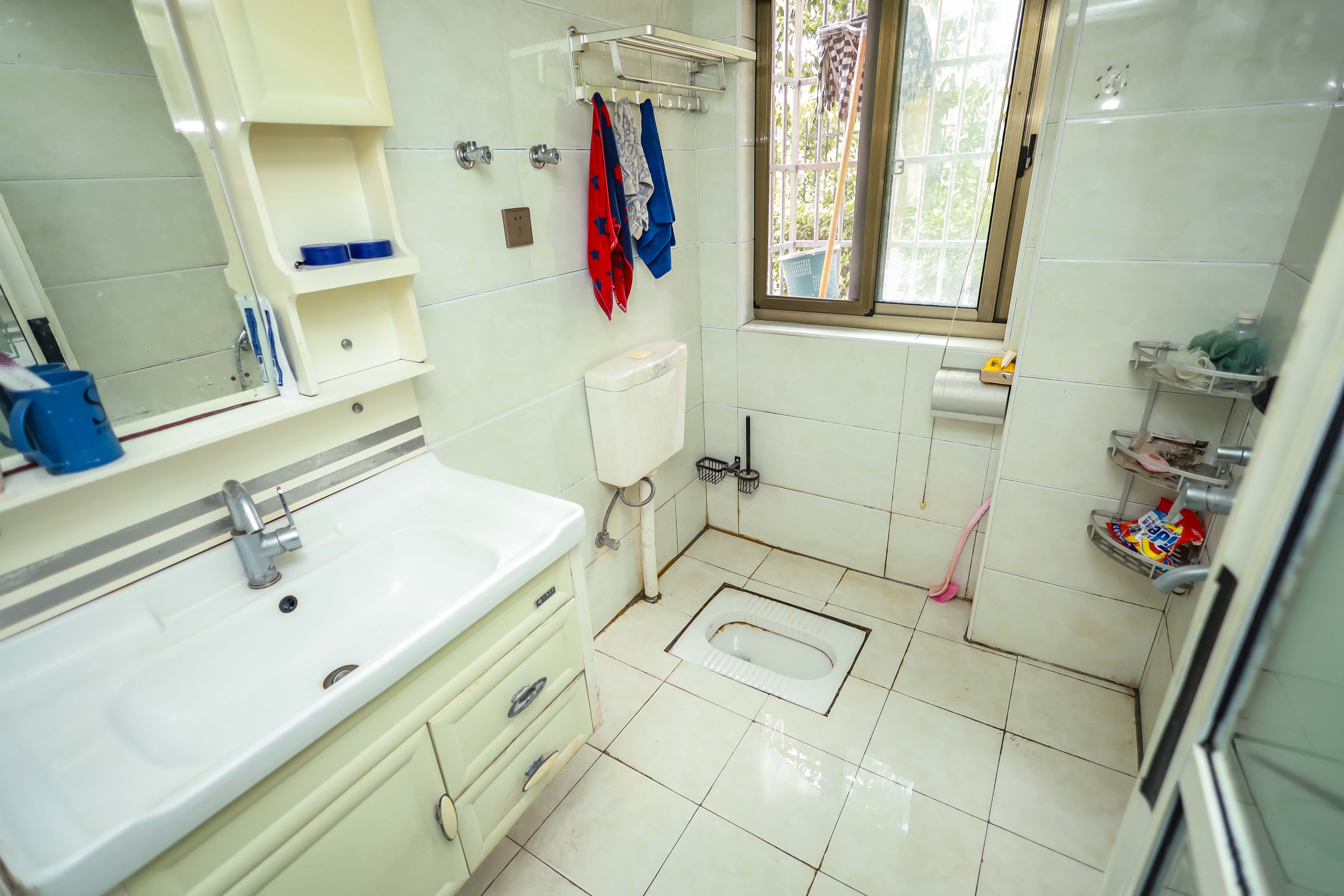 华龙家园（和泰家园）  2室2厅1卫    59.8万卫生间