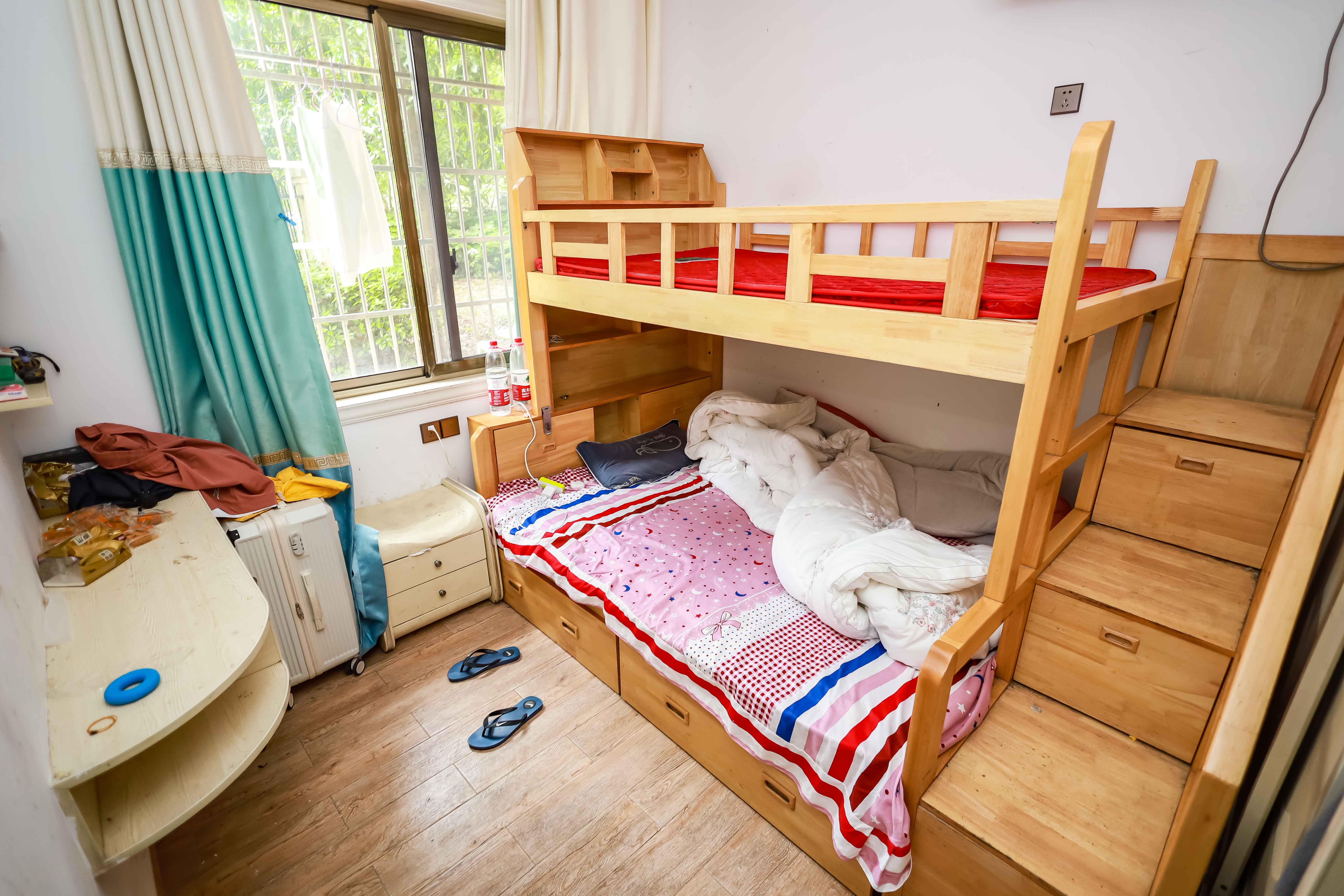 华龙家园（和泰家园）  2室2厅1卫    59.8万卧室