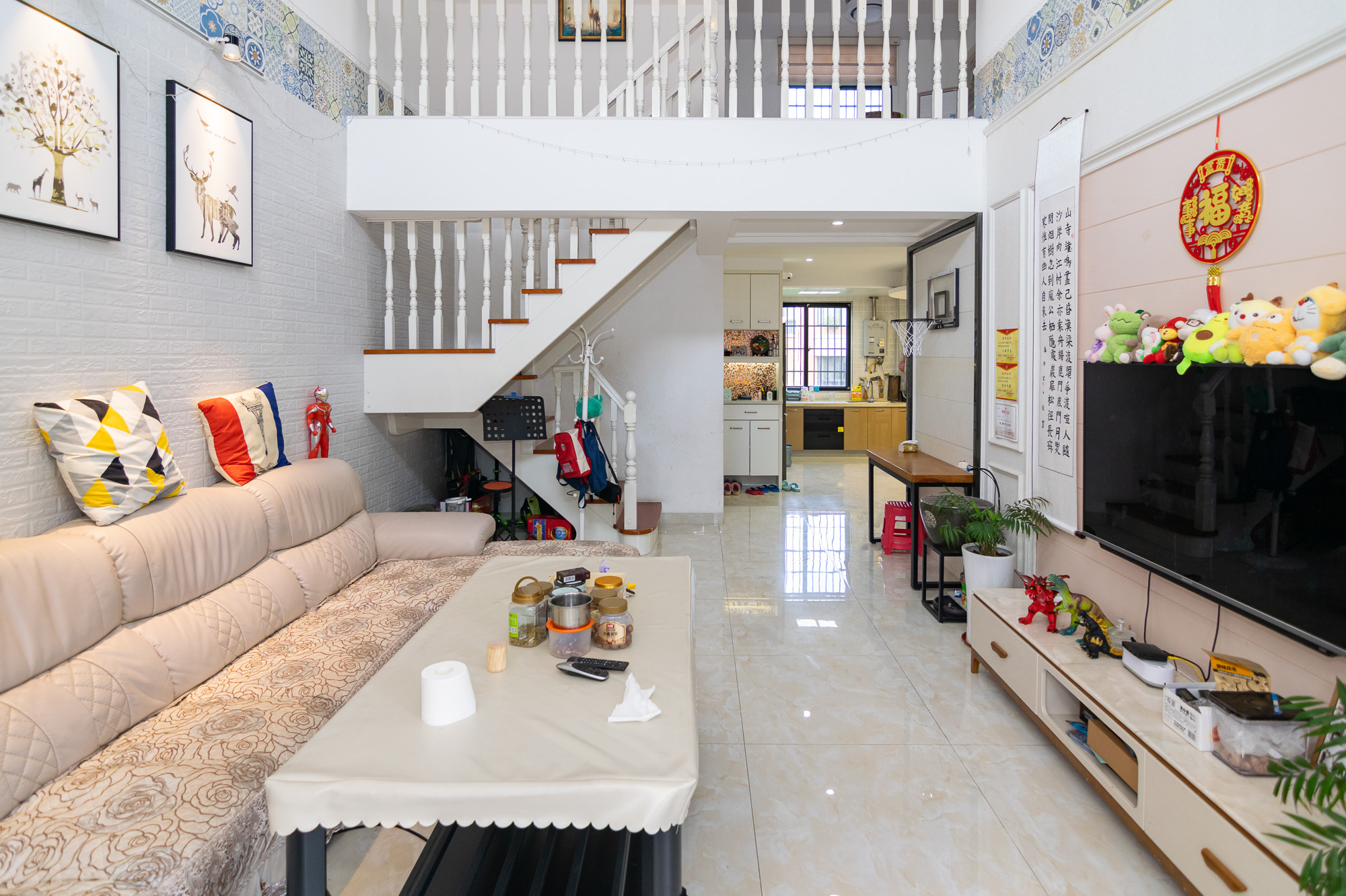 丽景华庭  4室2厅2卫    125.67万 丽景华庭  4室2厅2卫    125.67万客厅