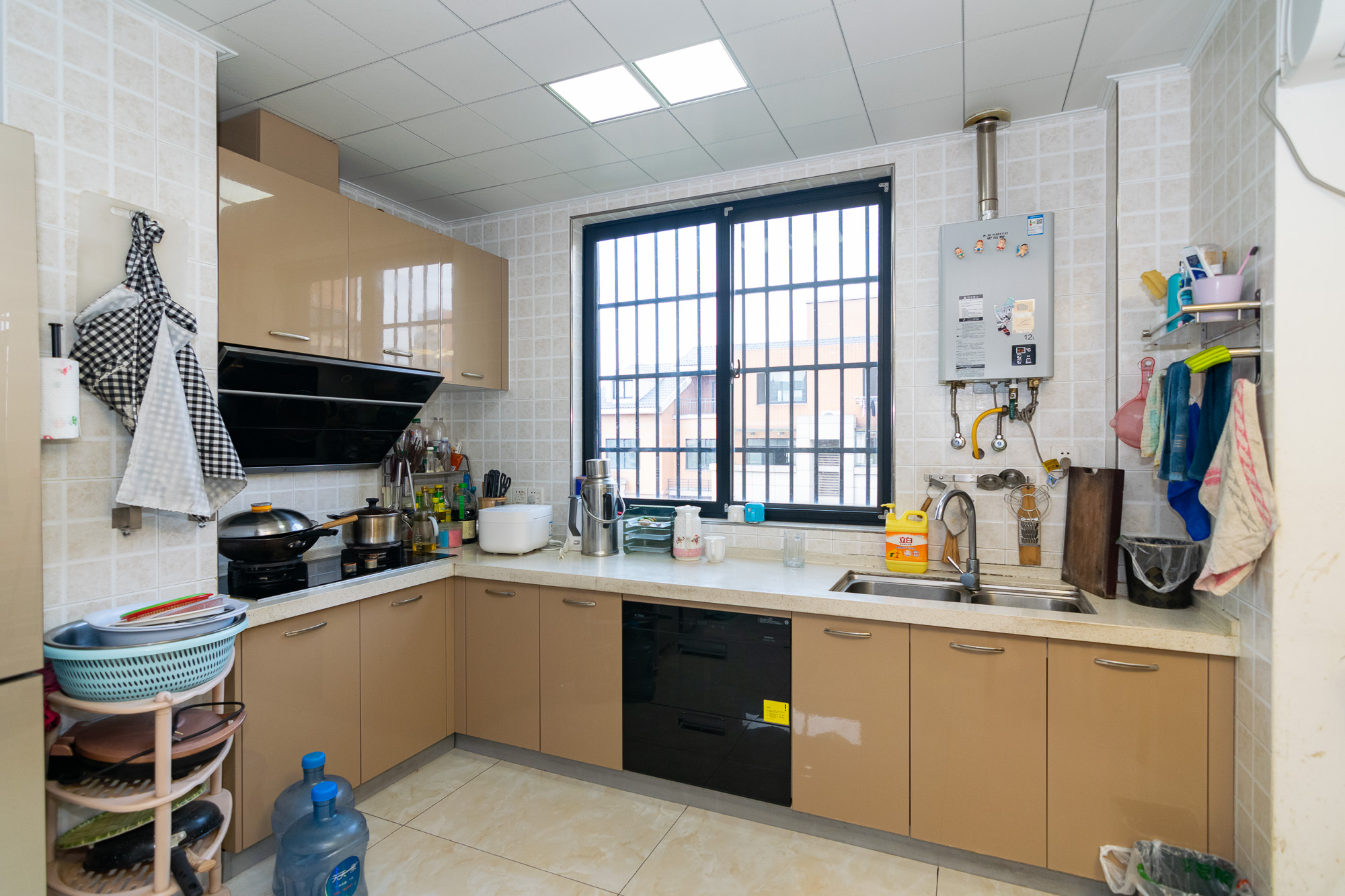 丽景华庭  4室2厅2卫    125.67万 丽景华庭  4室2厅2卫    125.67万厨房