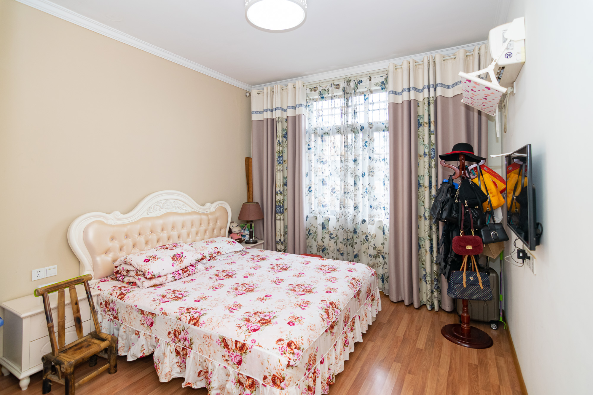 丽景华庭  4室2厅2卫    125.67万 丽景华庭  4室2厅2卫    125.67万卧室