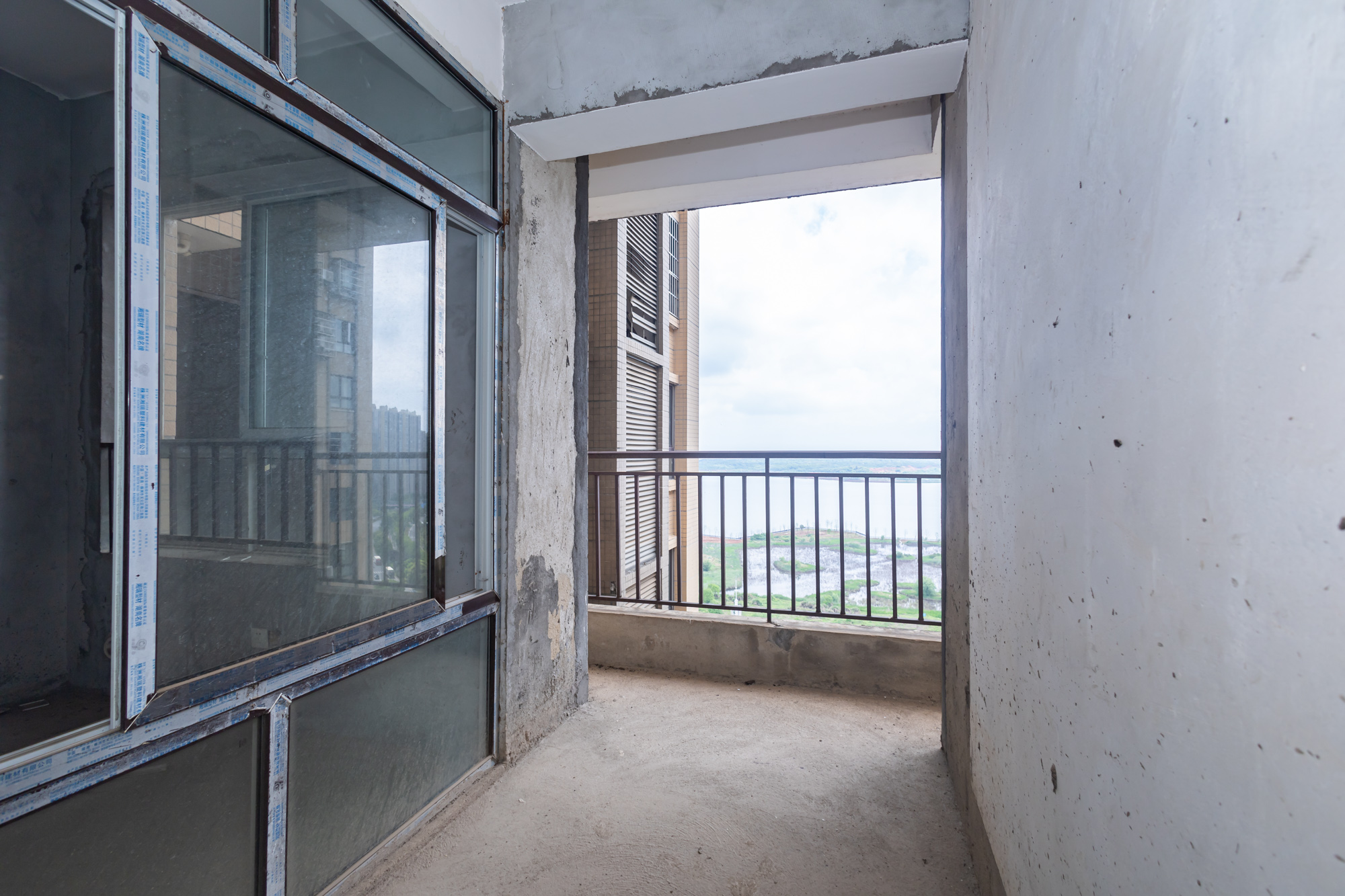 爱琴海岸 2室1厅1卫 58.0万 爱琴海岸 2室1厅1卫 58.0万阳台