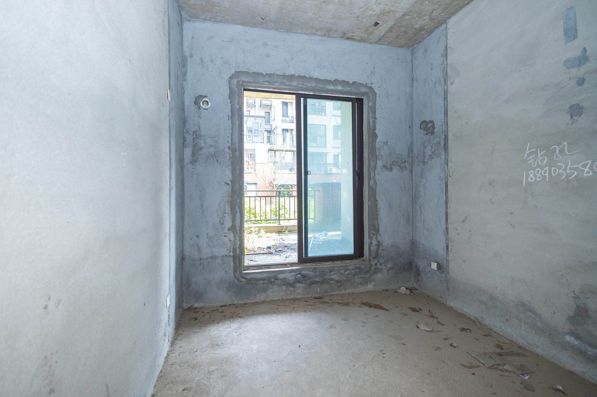 艾美潇湘 6室2厅2卫 180.0万 艾美潇湘 6室2厅2卫 180.0万卧室