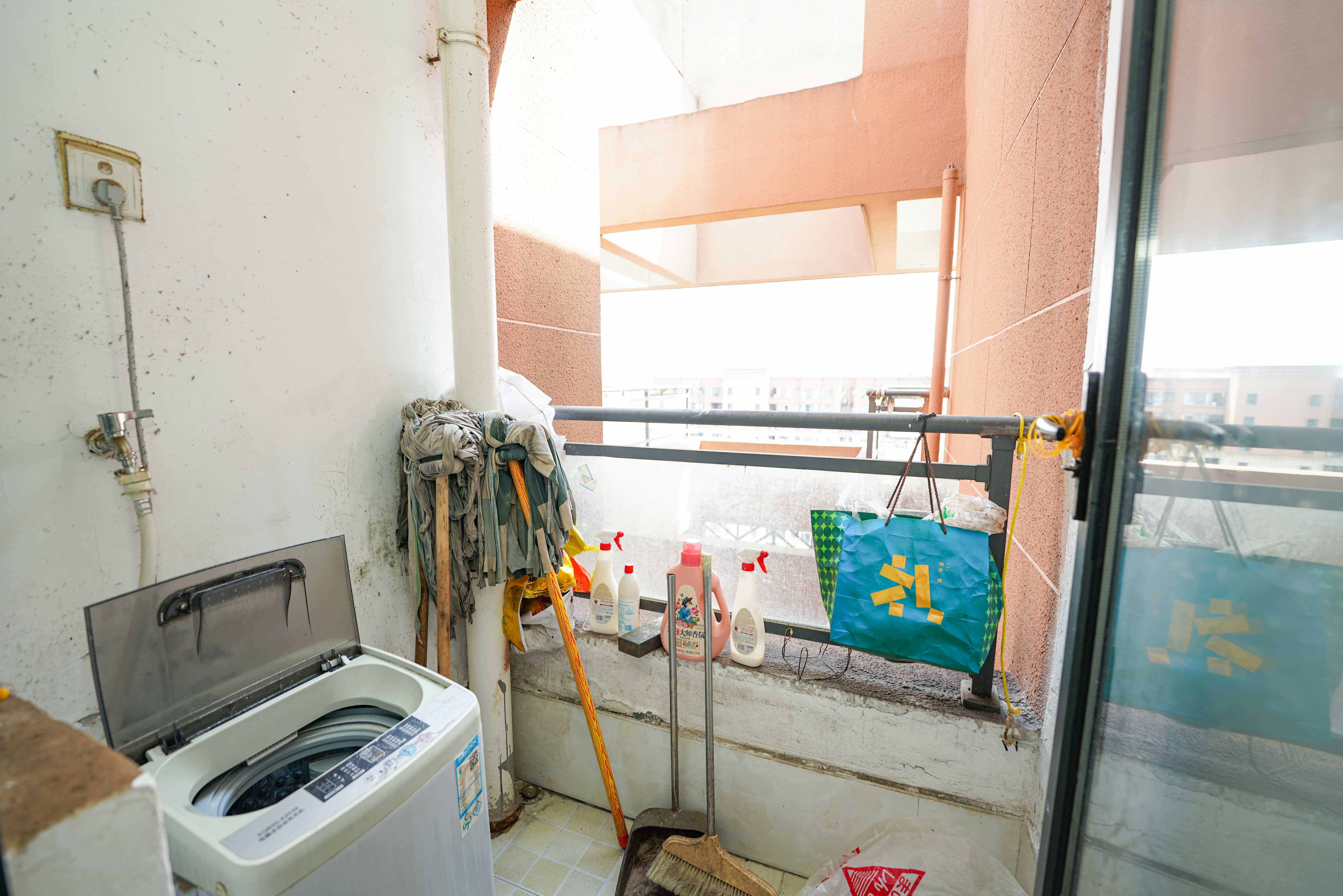 五矿万境蓝山  2室2厅1卫   69.00万阳台