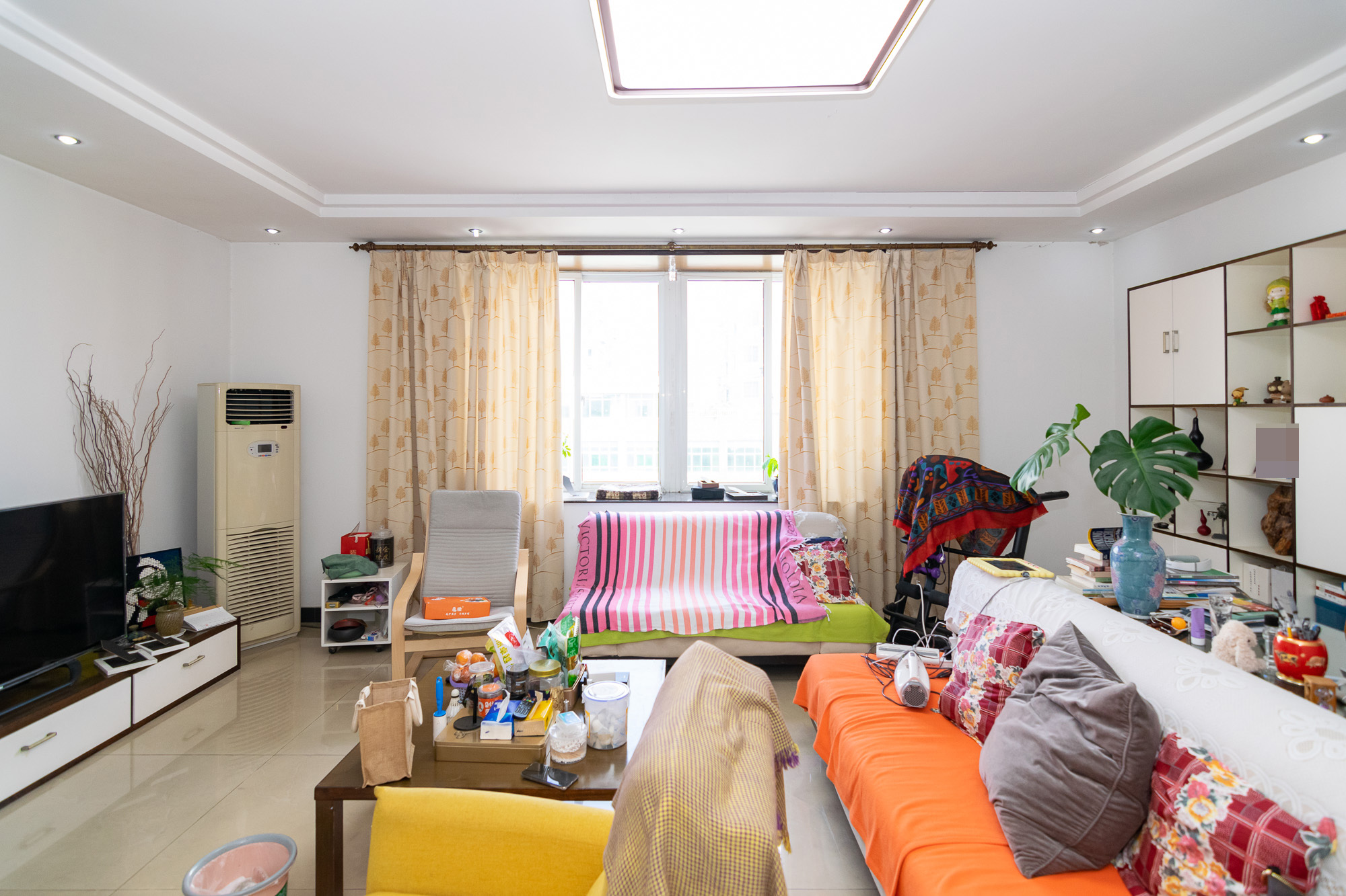 中南村(一二三村) 3室2厅2卫 49.0万 中南村(一二三村) 3室2厅2卫 49.0万客厅