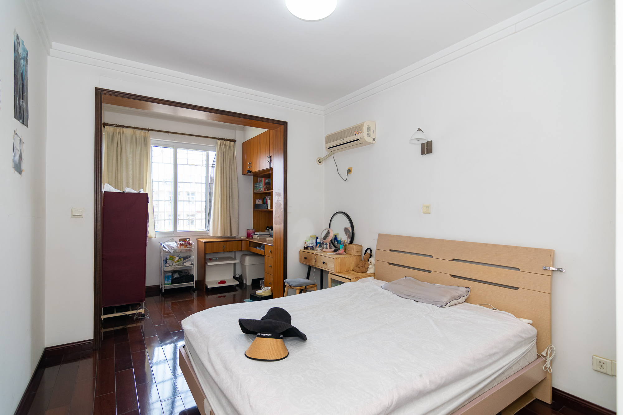 中南村(一二三村) 3室2厅2卫 49.0万 中南村(一二三村) 3室2厅2卫 49.0万卧室