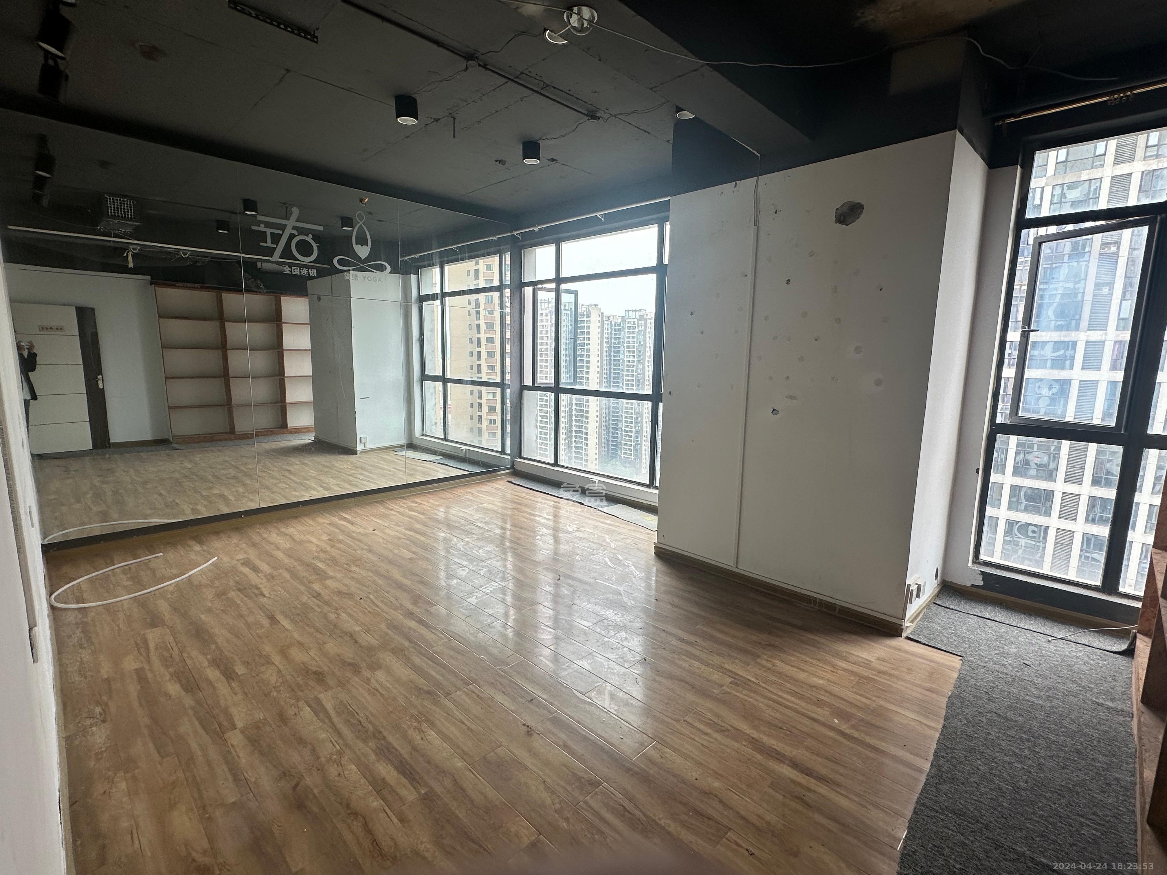 融科东南海  2室2厅1卫   2300.00元/月室内图