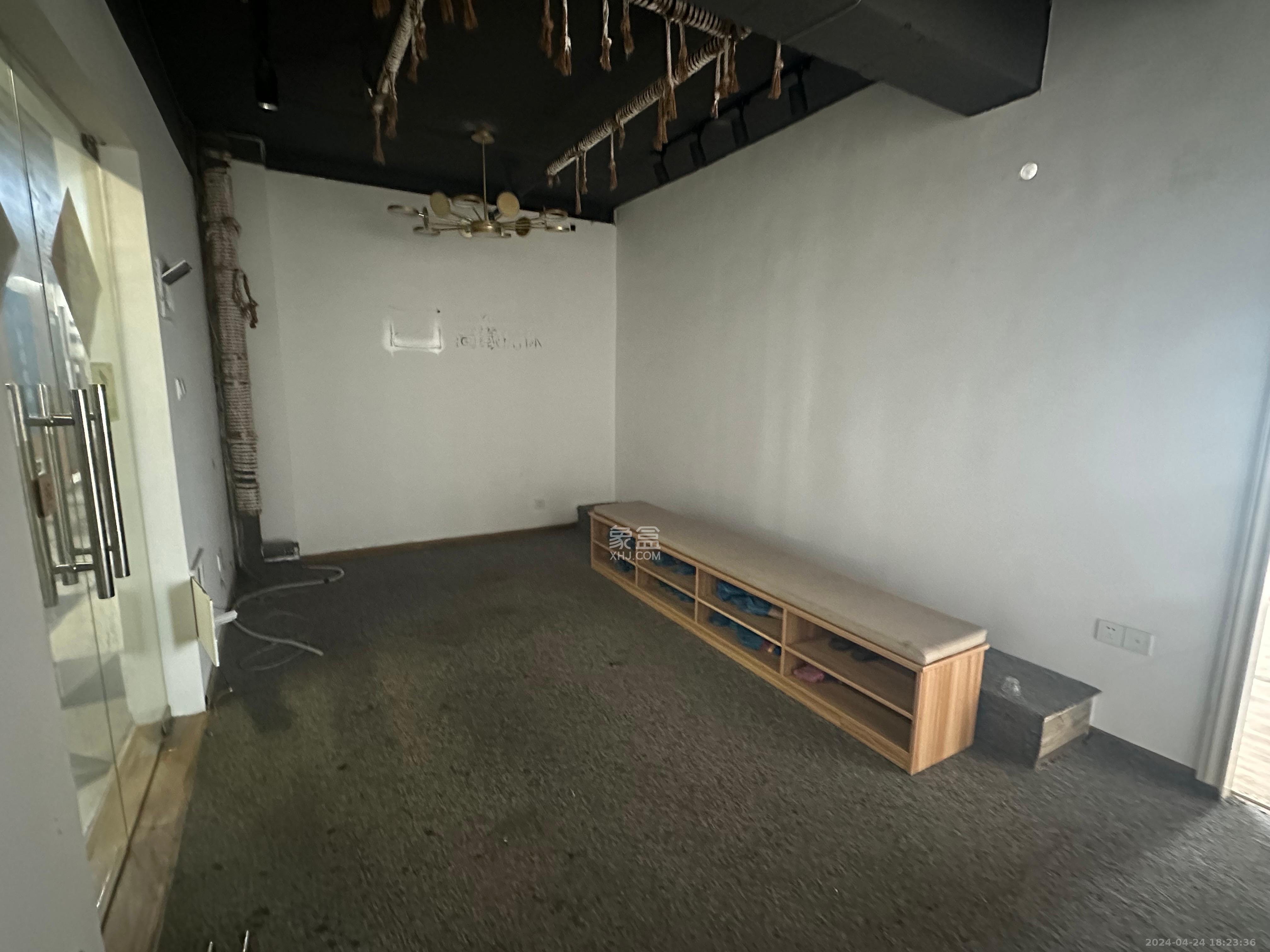 融科东南海  2室2厅1卫   2300.00元/月室内图1