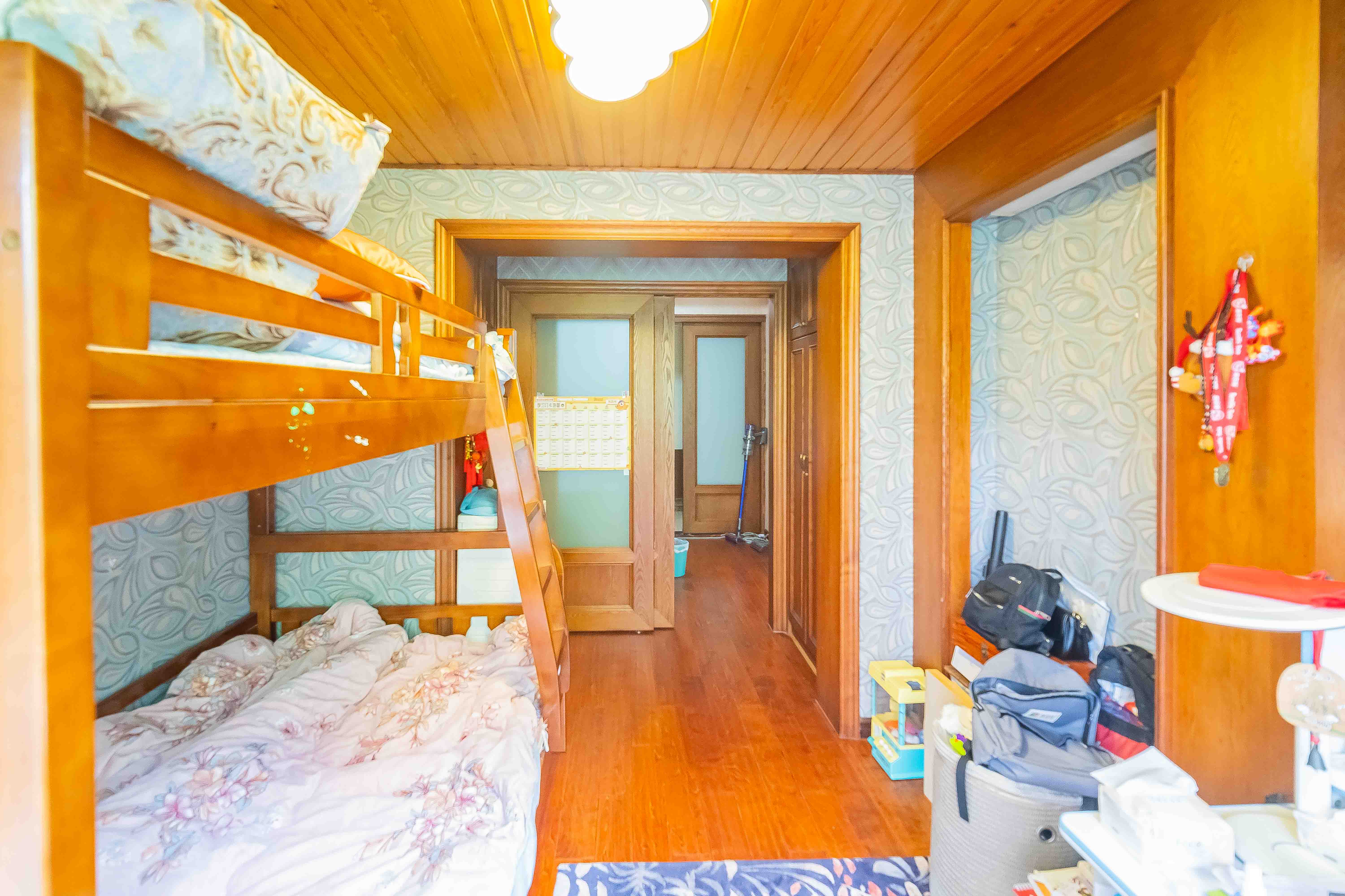 中城丽景香山园  3室2厅2卫   208.00万卧室
