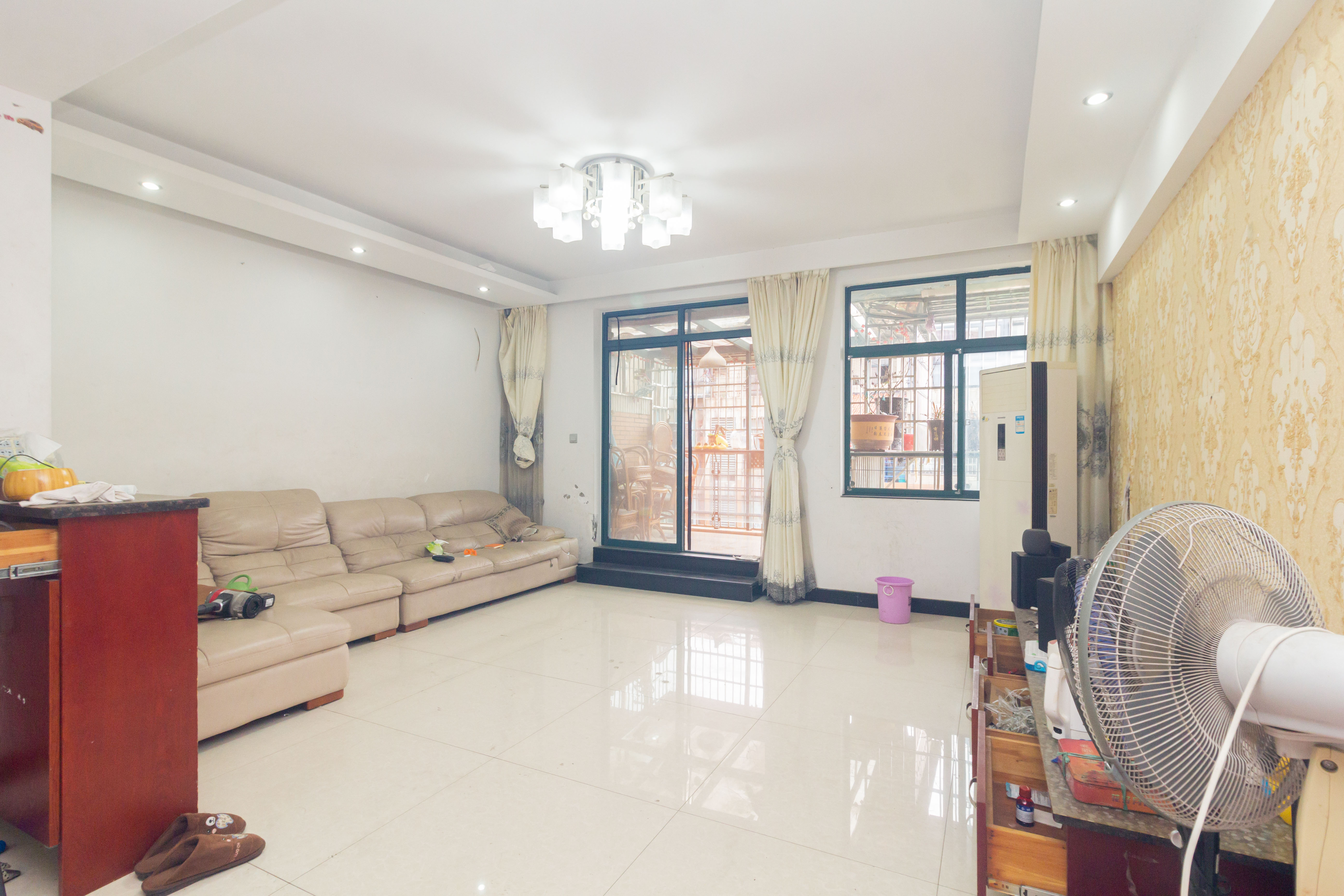 东业早安星城 3室2厅2卫 59.8万 东业早安星城 3室2厅2卫 59.8万客厅