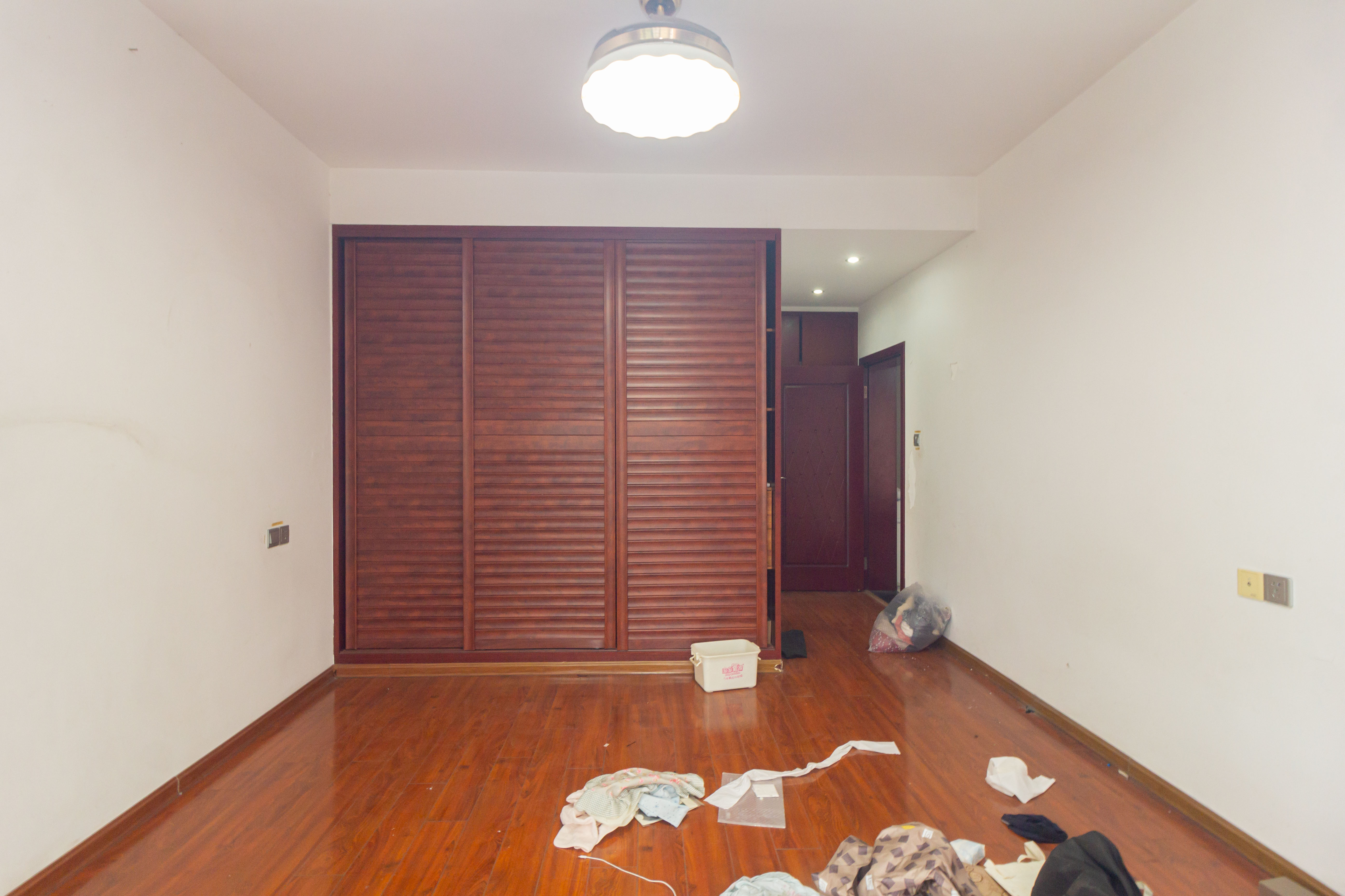 东业早安星城 3室2厅2卫 59.8万 东业早安星城 3室2厅2卫 59.8万卧室