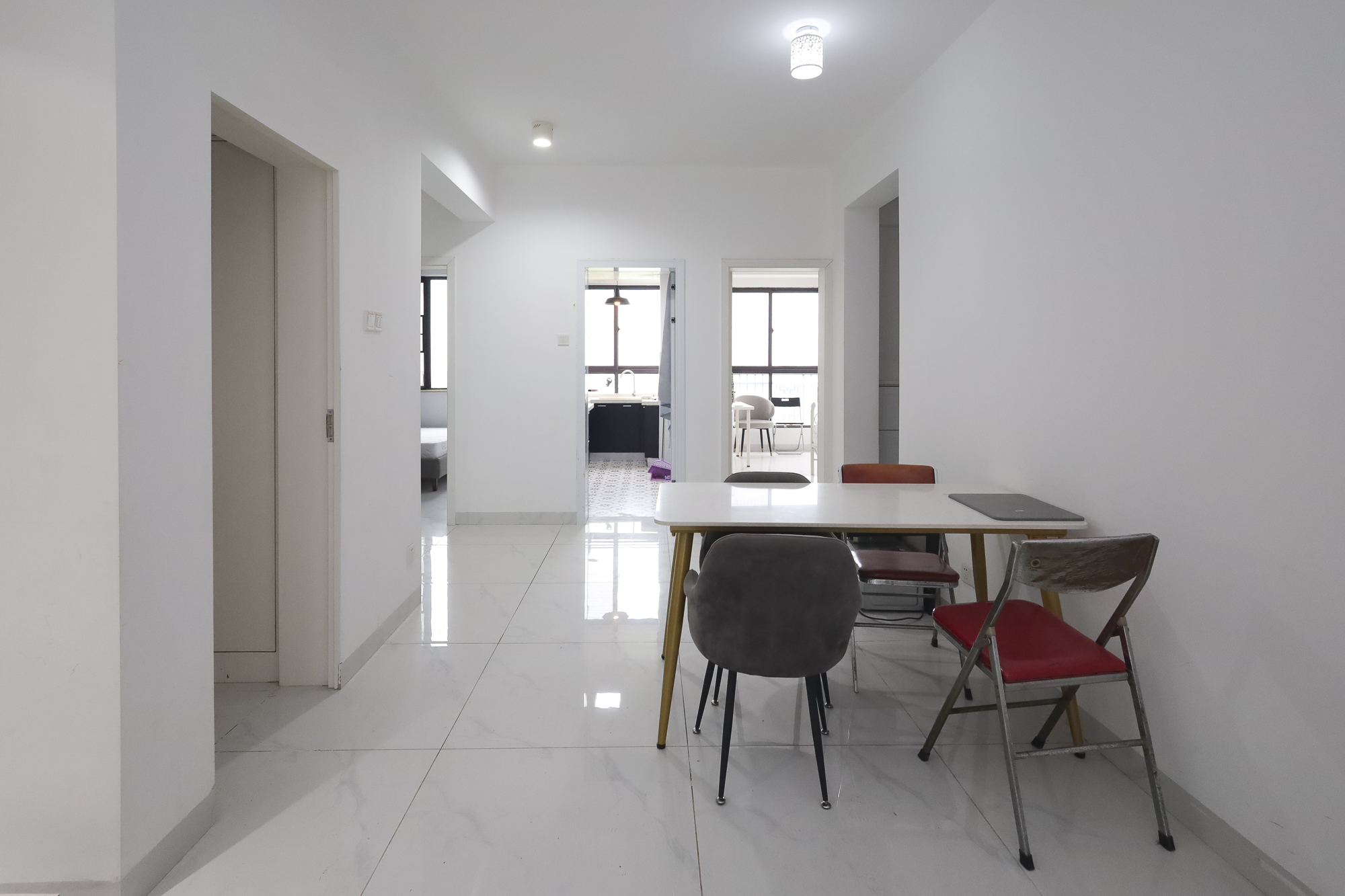 绿地海外滩一期 3室2厅2卫 69.0万 绿地海外滩一期 3室2厅2卫 69.0万客厅