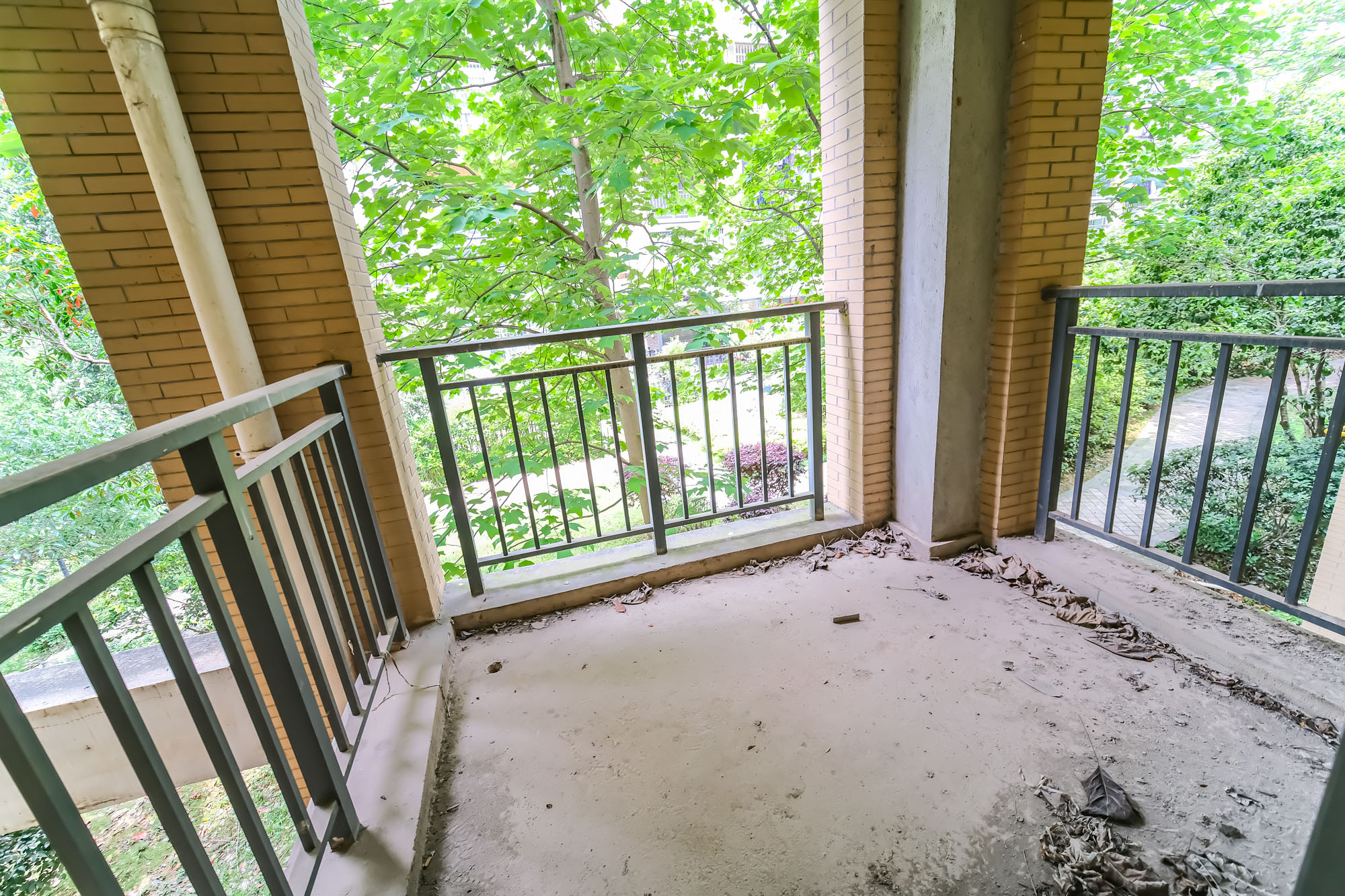 山水湾 4室2厅2卫 190.0万 山水湾 4室2厅2卫 190.0万阳台