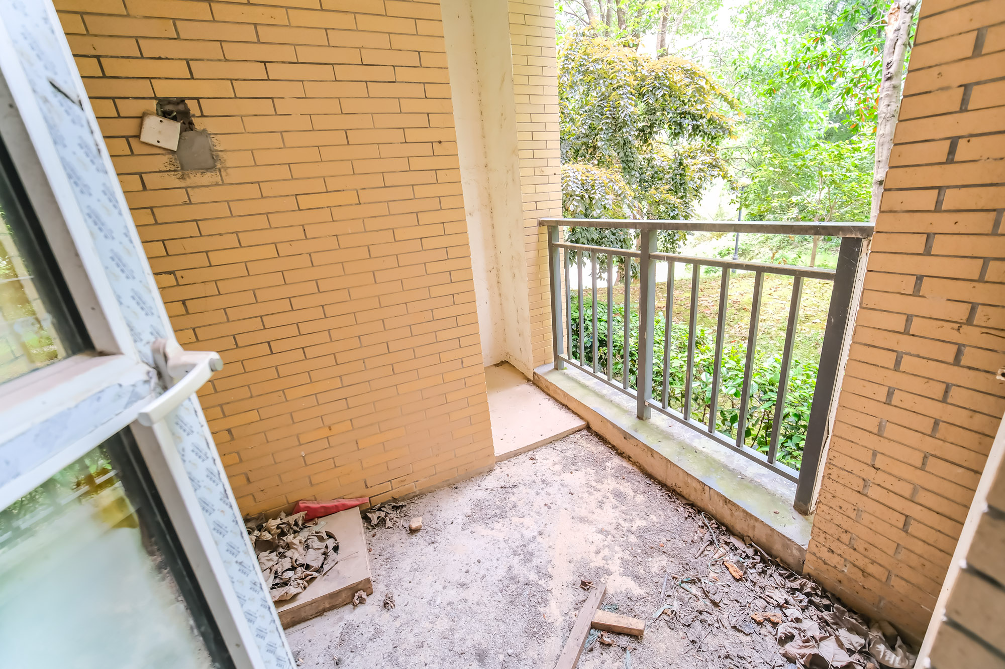 山水湾 4室2厅2卫 190.0万 山水湾 4室2厅2卫 190.0万阳台