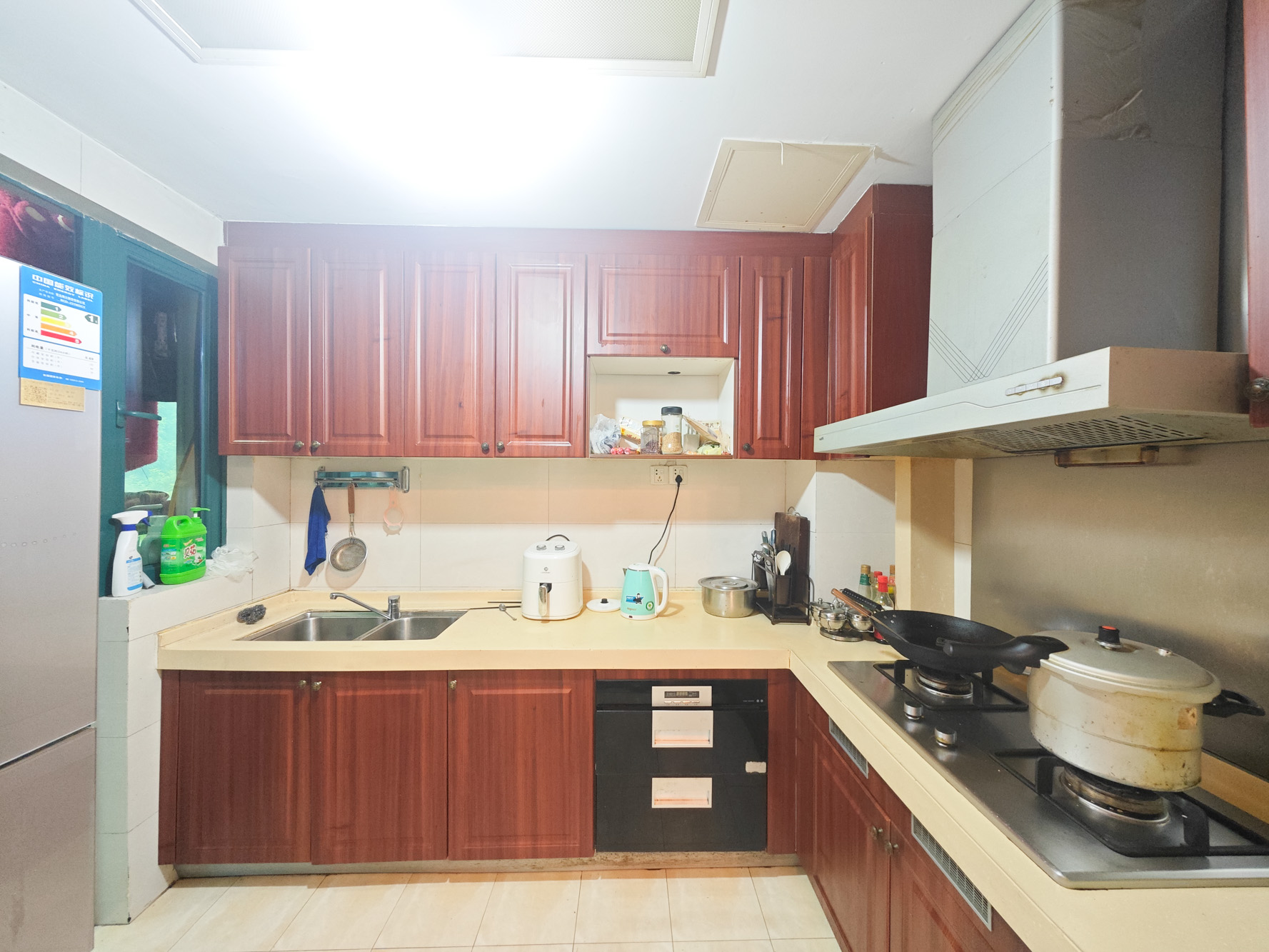 恒大城  3室2厅1卫    93.8万厨房