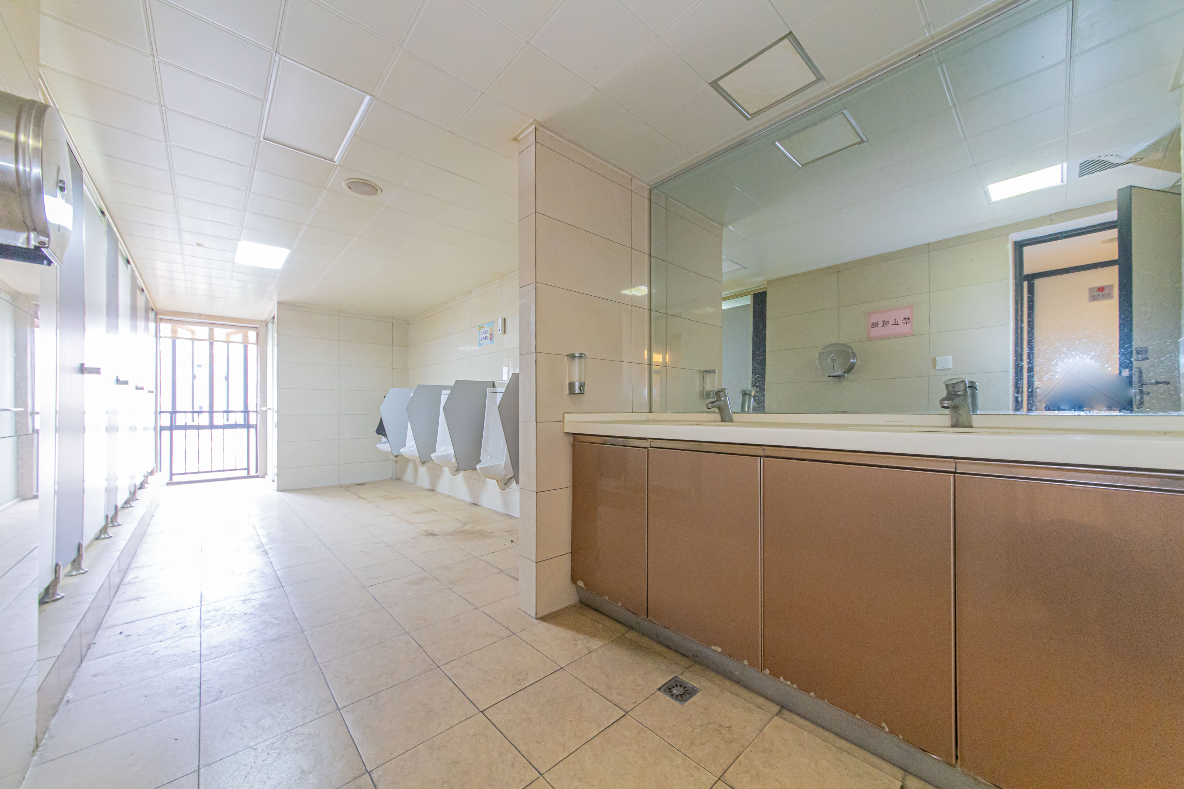 中建芙蓉工社  7室2厅3卫   1300.00万卫生间